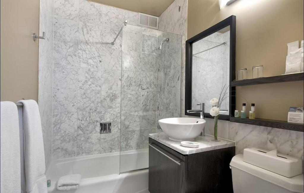 Double Single Deluxe Queen Bed