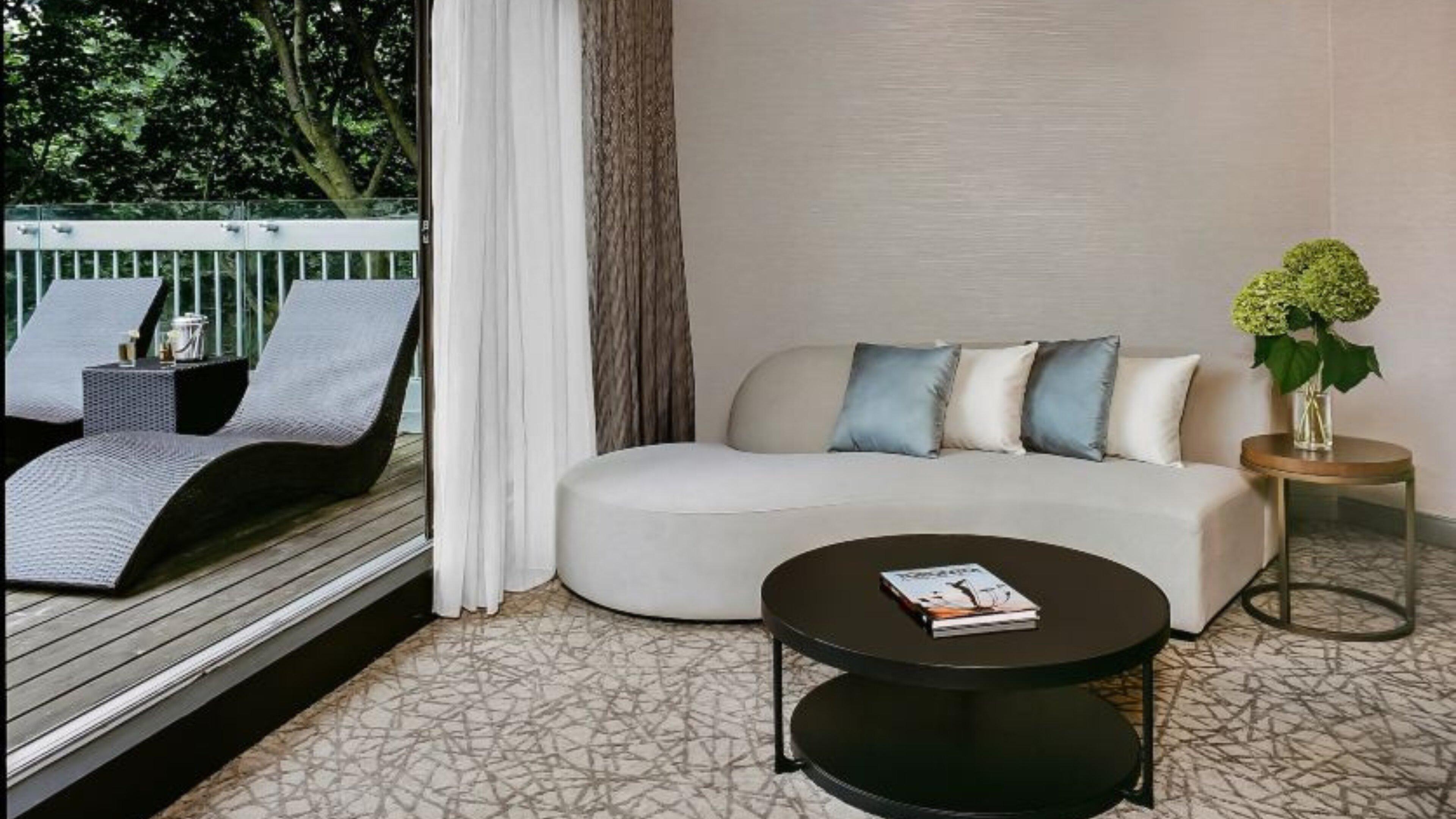 Junior Suite King Size Bed