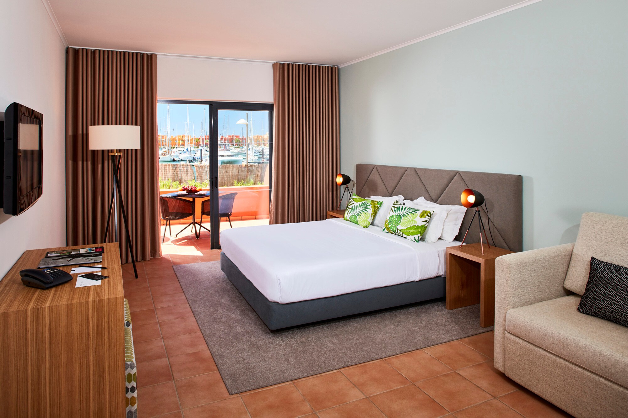 Family Room Capacity 6