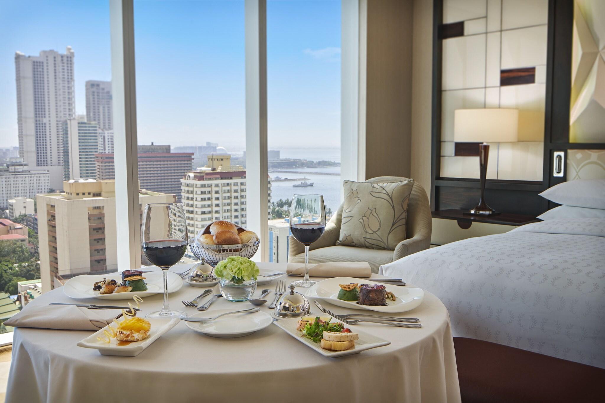 Junior Suite City View King Bed