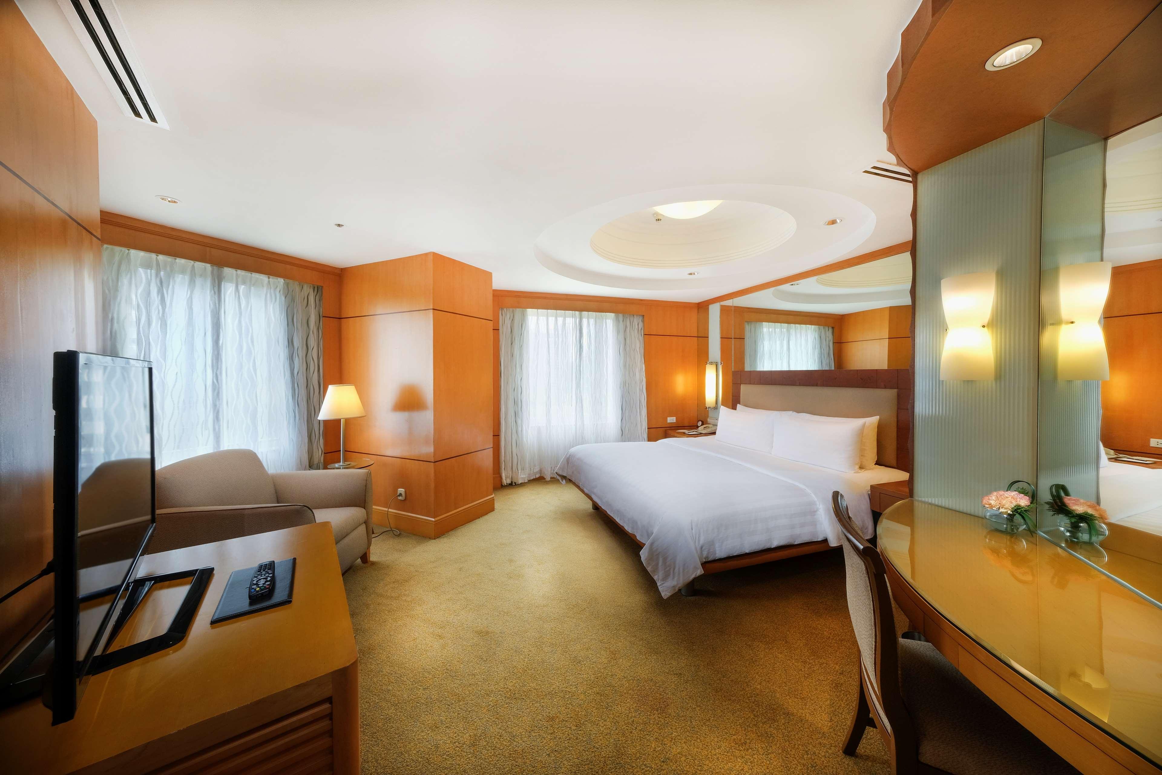 Double Deluxe King Bed