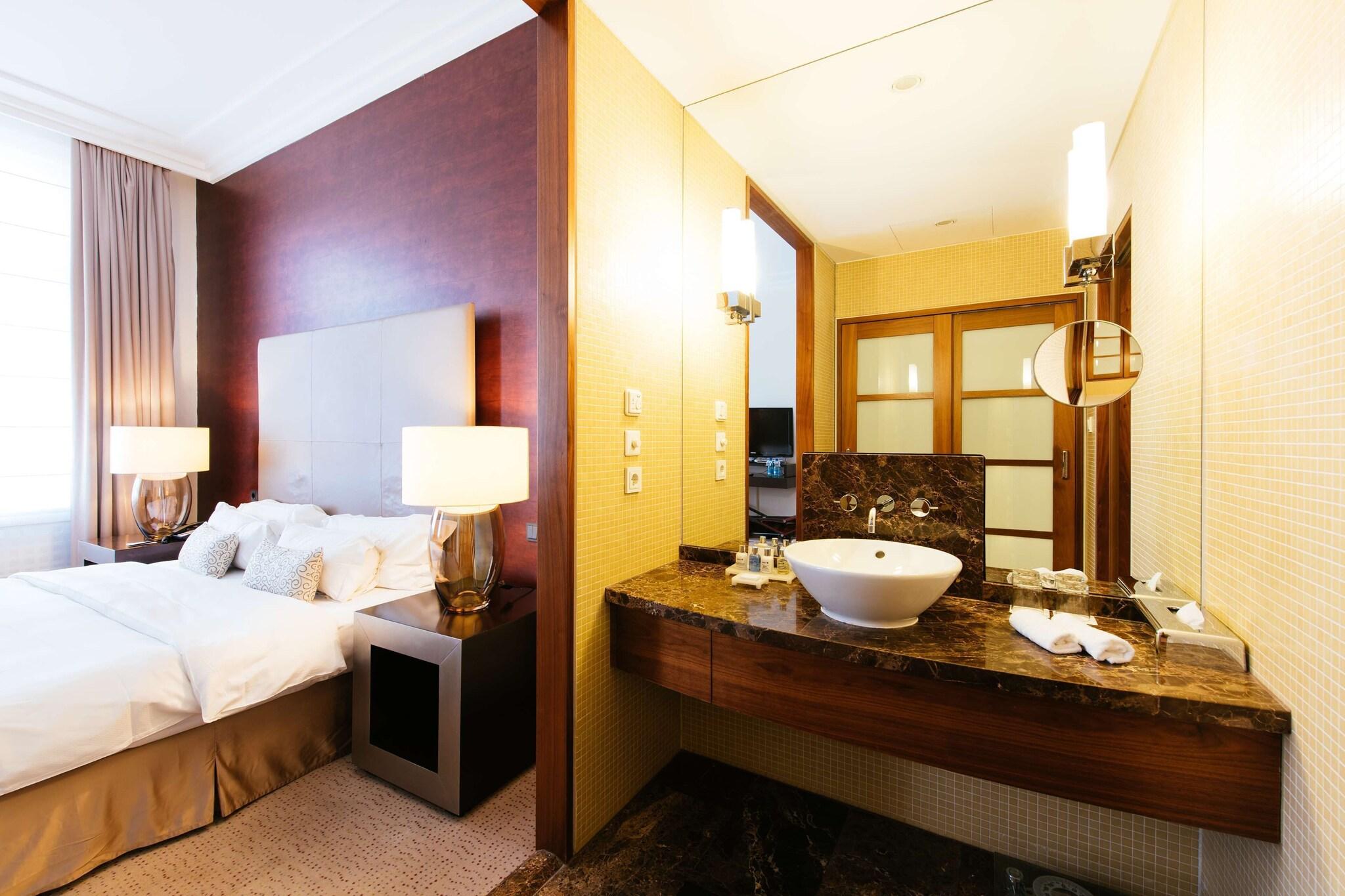 Double Superior King Bed