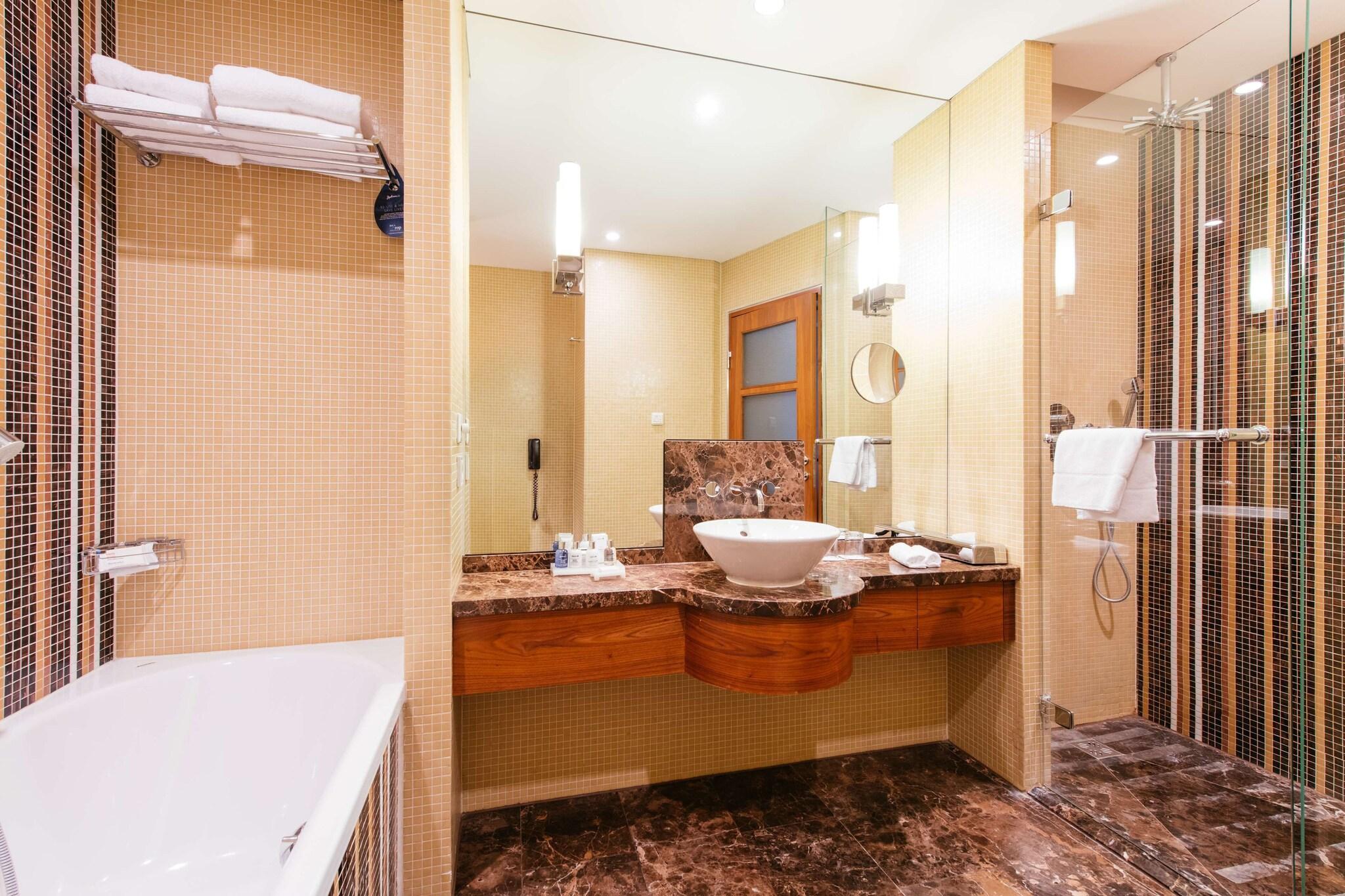 Junior Suite City View King Bed