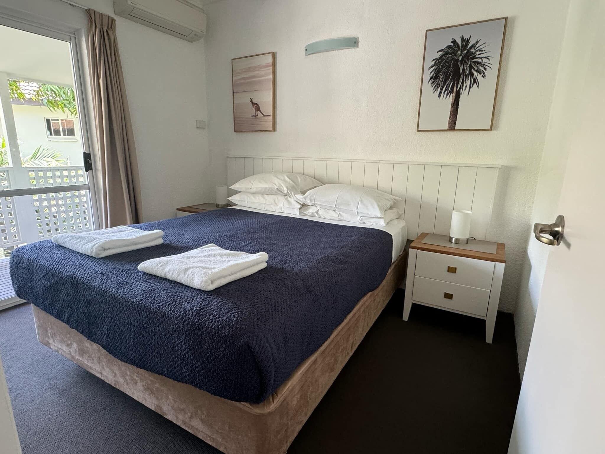 Villa Queen Size Bed