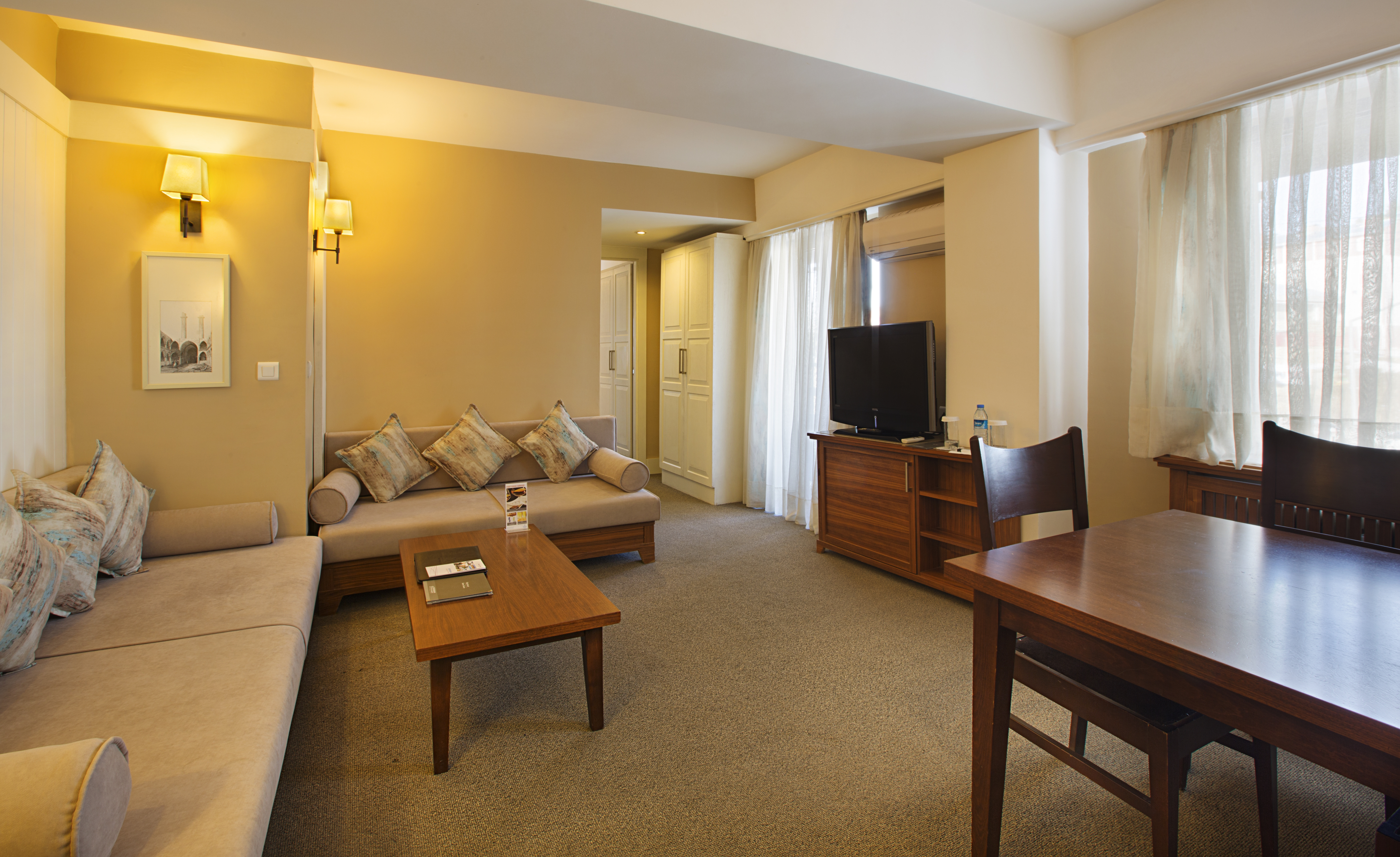 Suite Deluxe King Bed