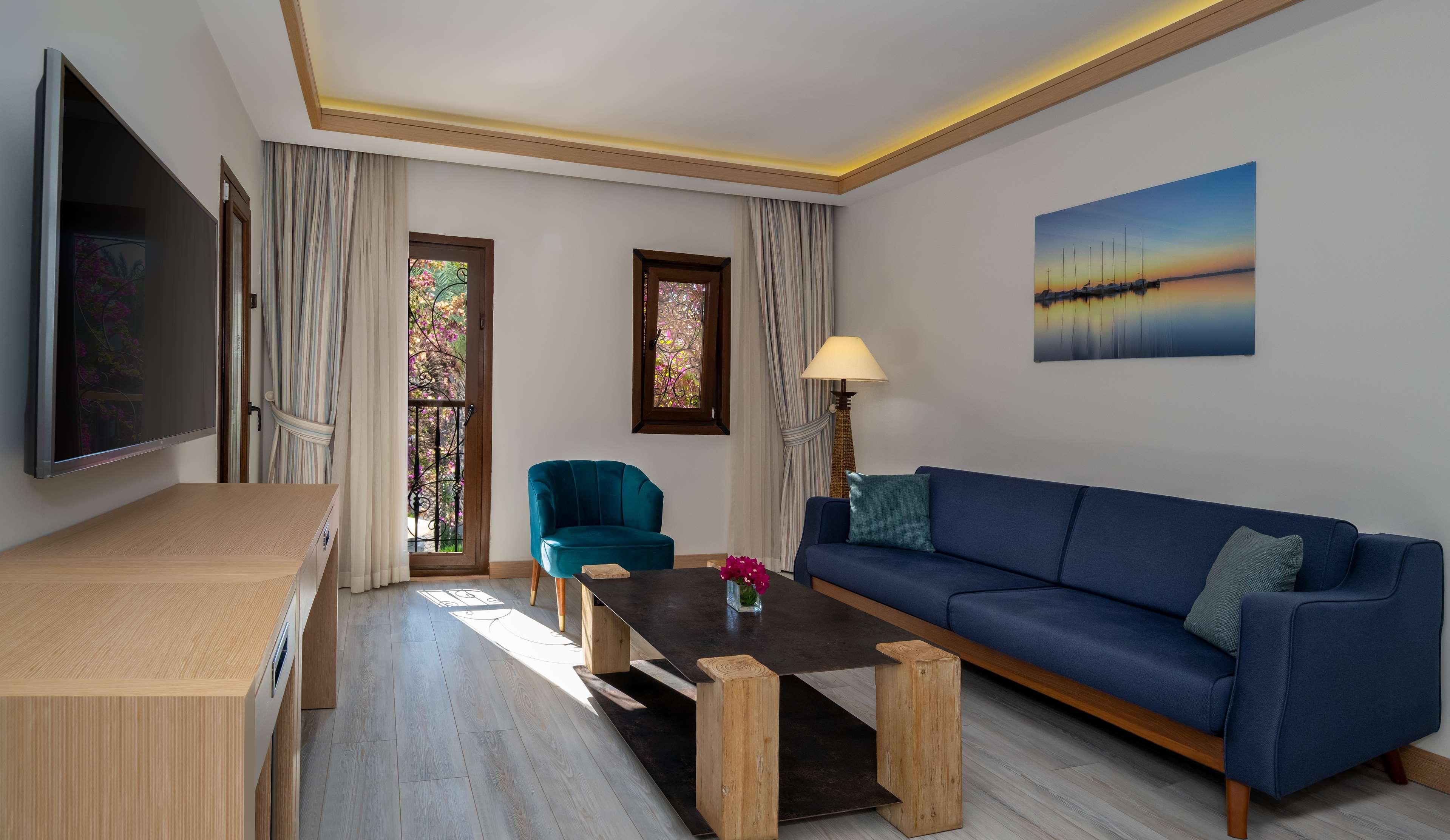 Suite Queen Bed Two Bedrooms