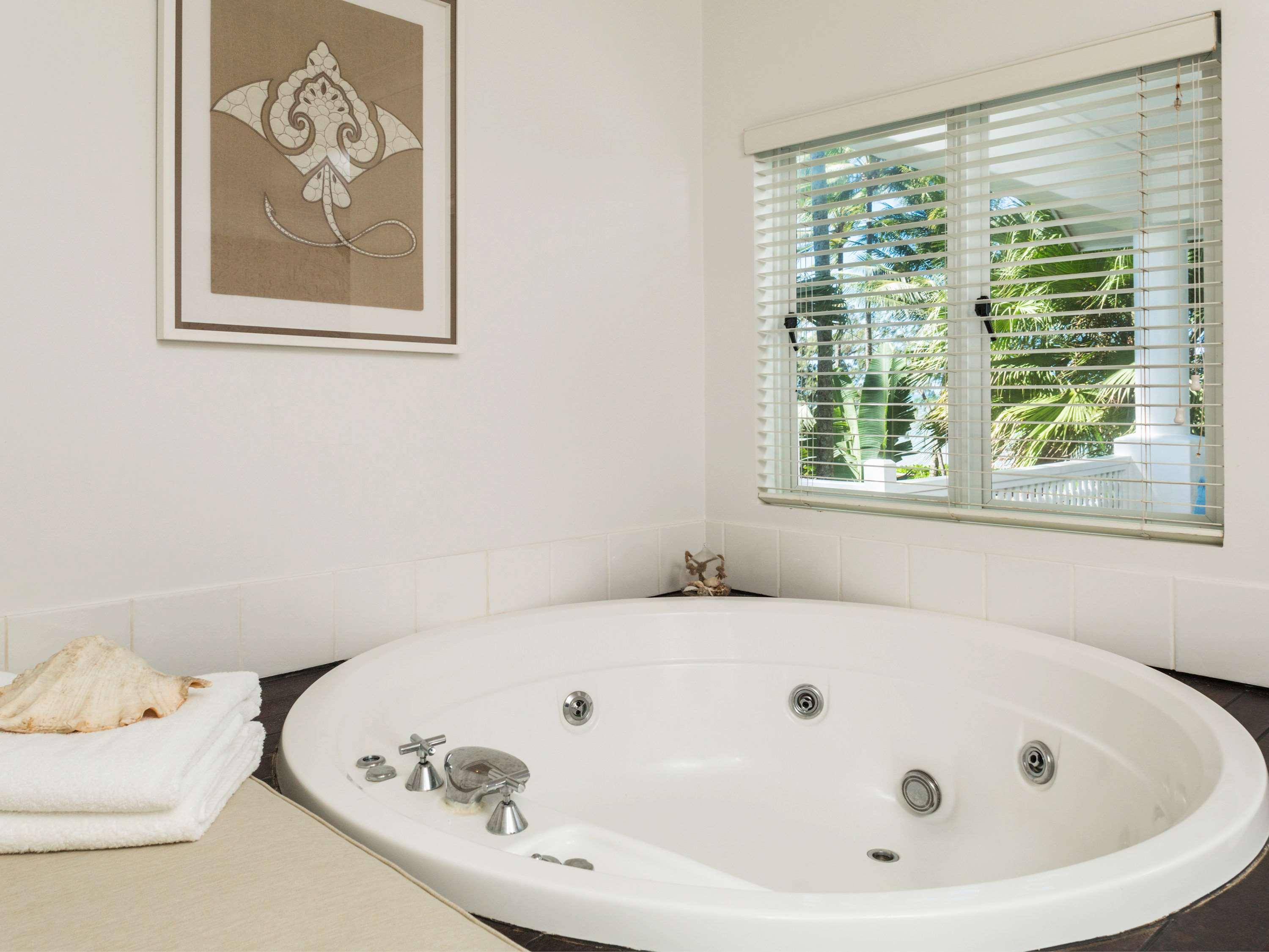 Studio Ocean Front King Bed