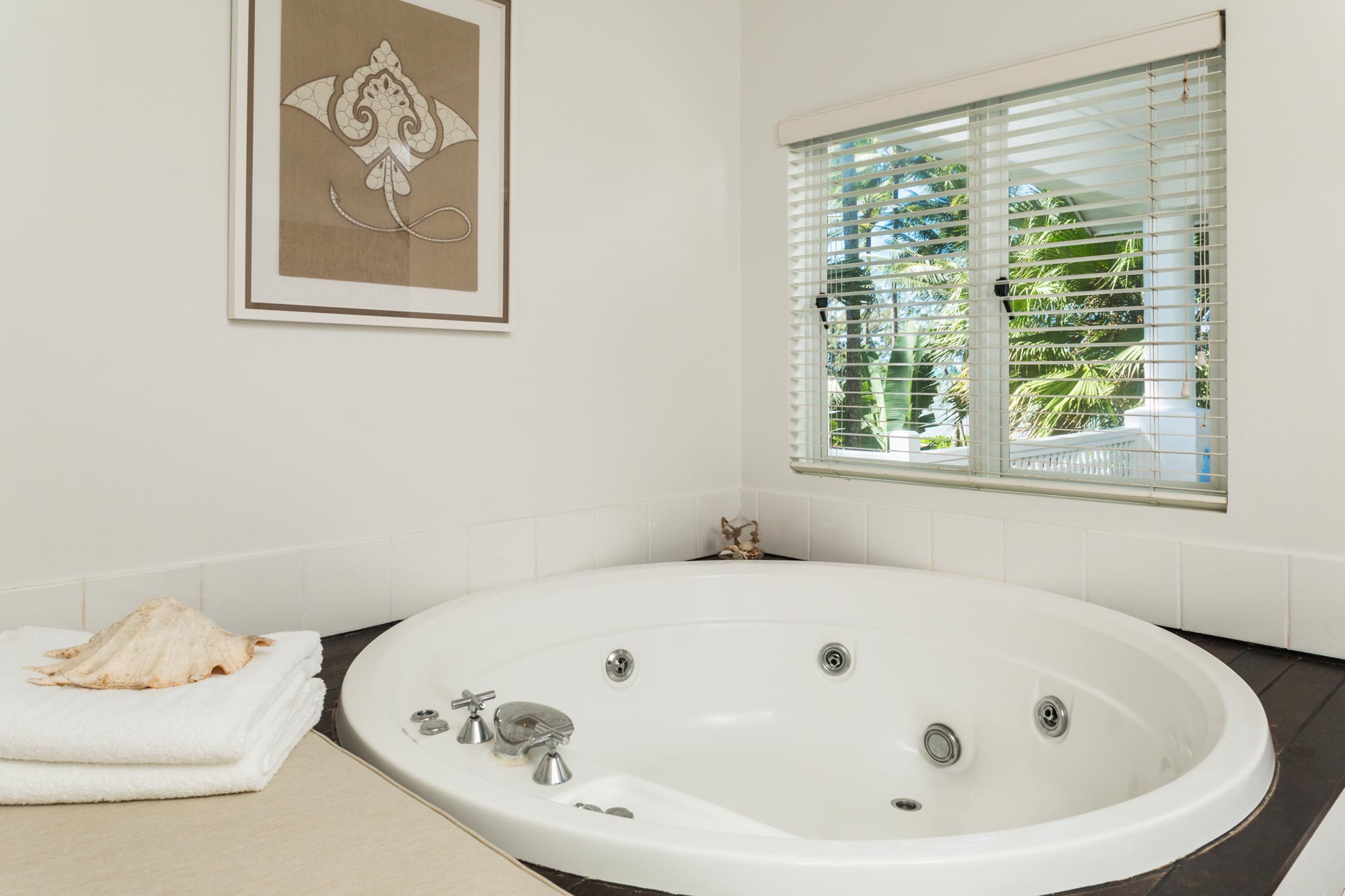 Studio Ocean Front King Bed