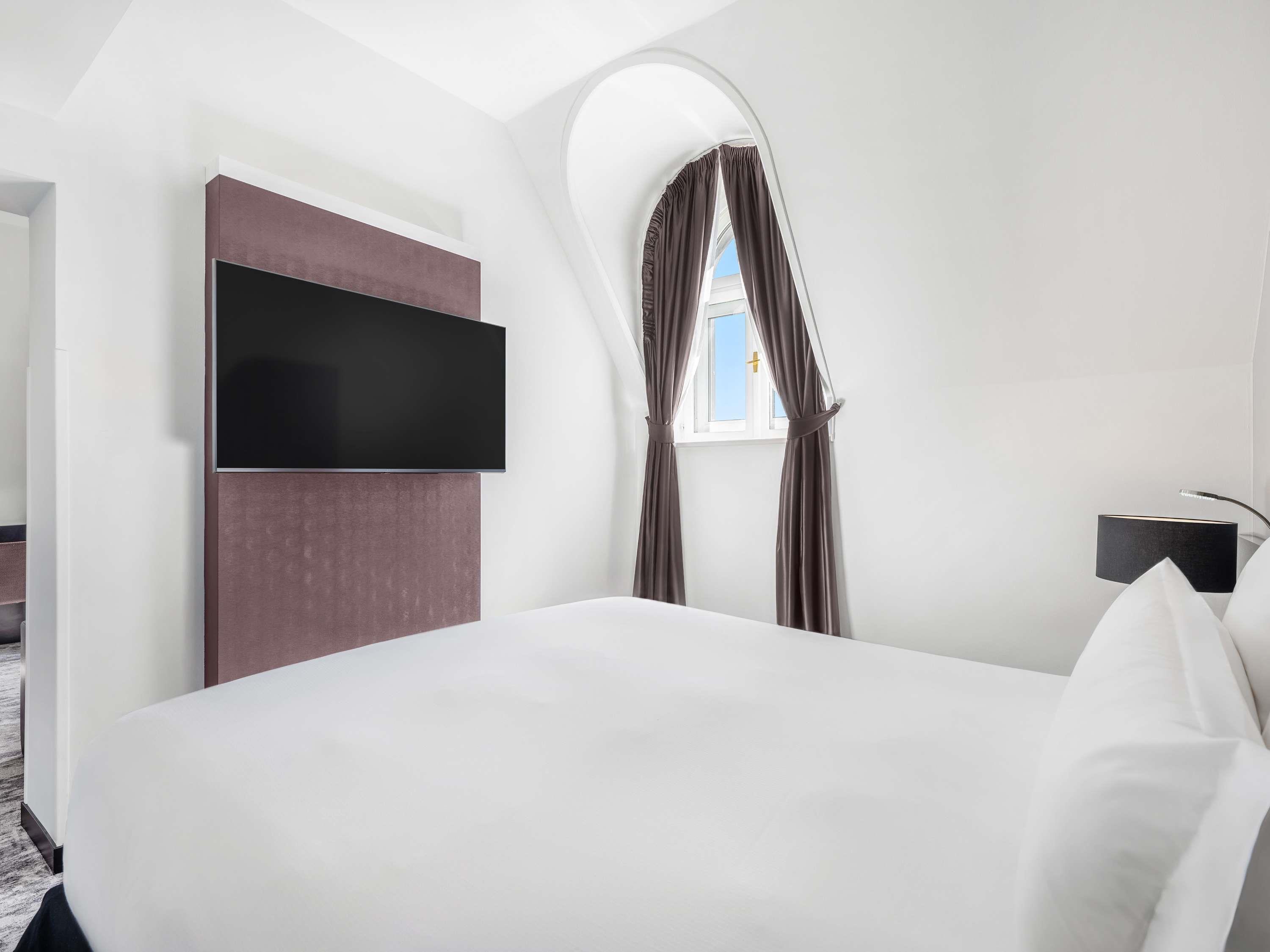 Junior Suite King Size Bed