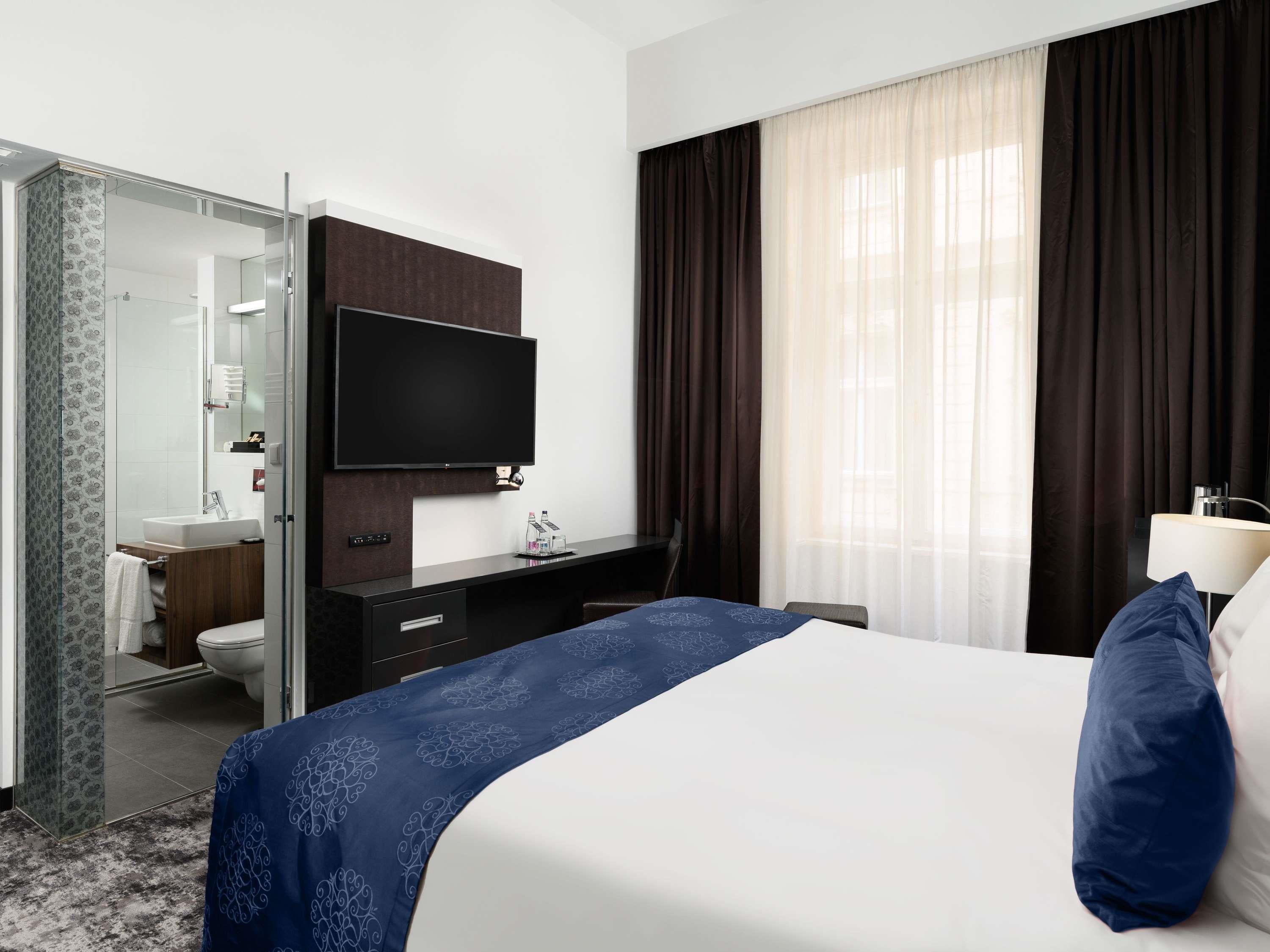 Double Classic Double Bed