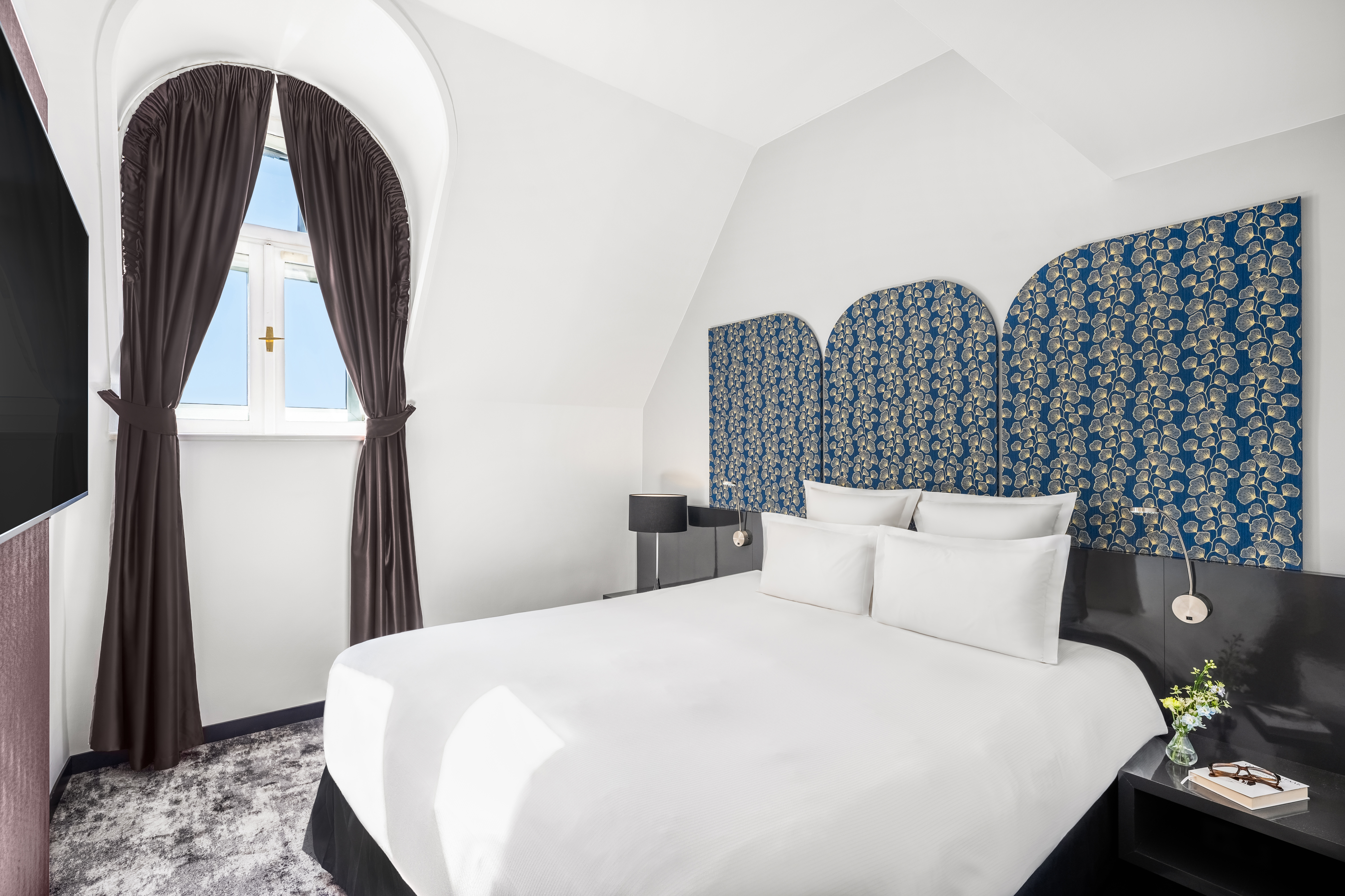 Junior Suite King Size Bed