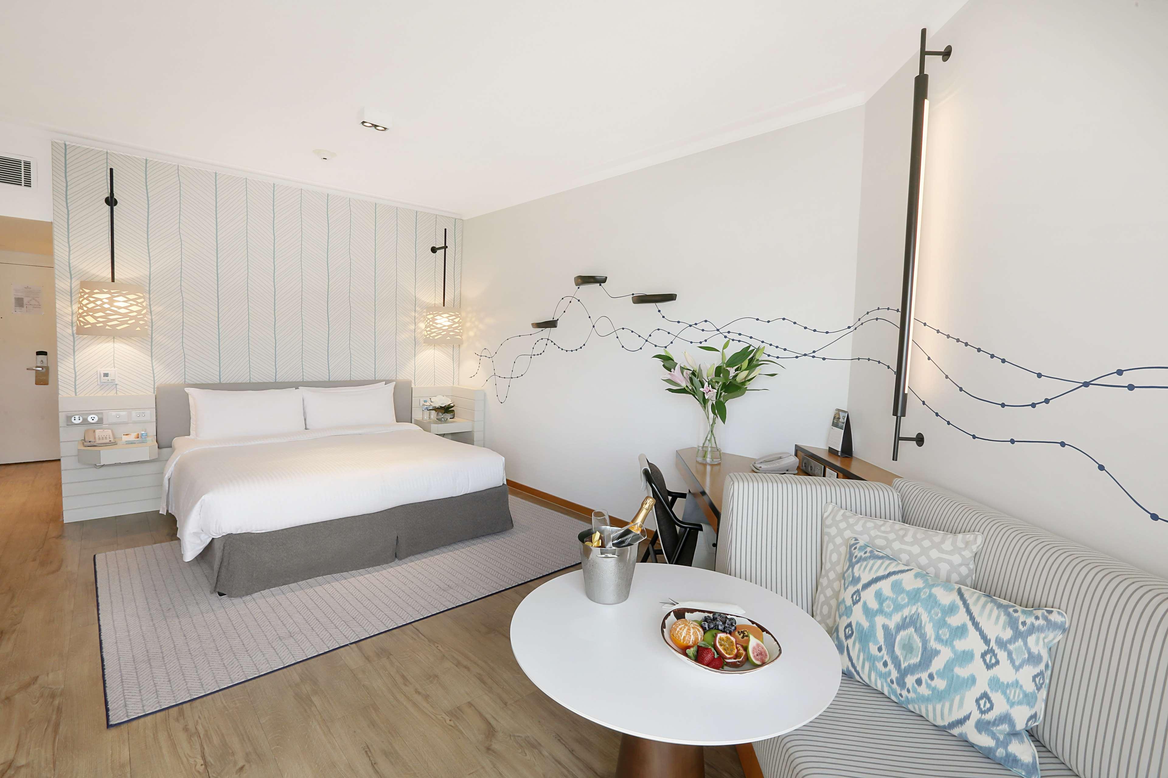 Double Deluxe King Bed