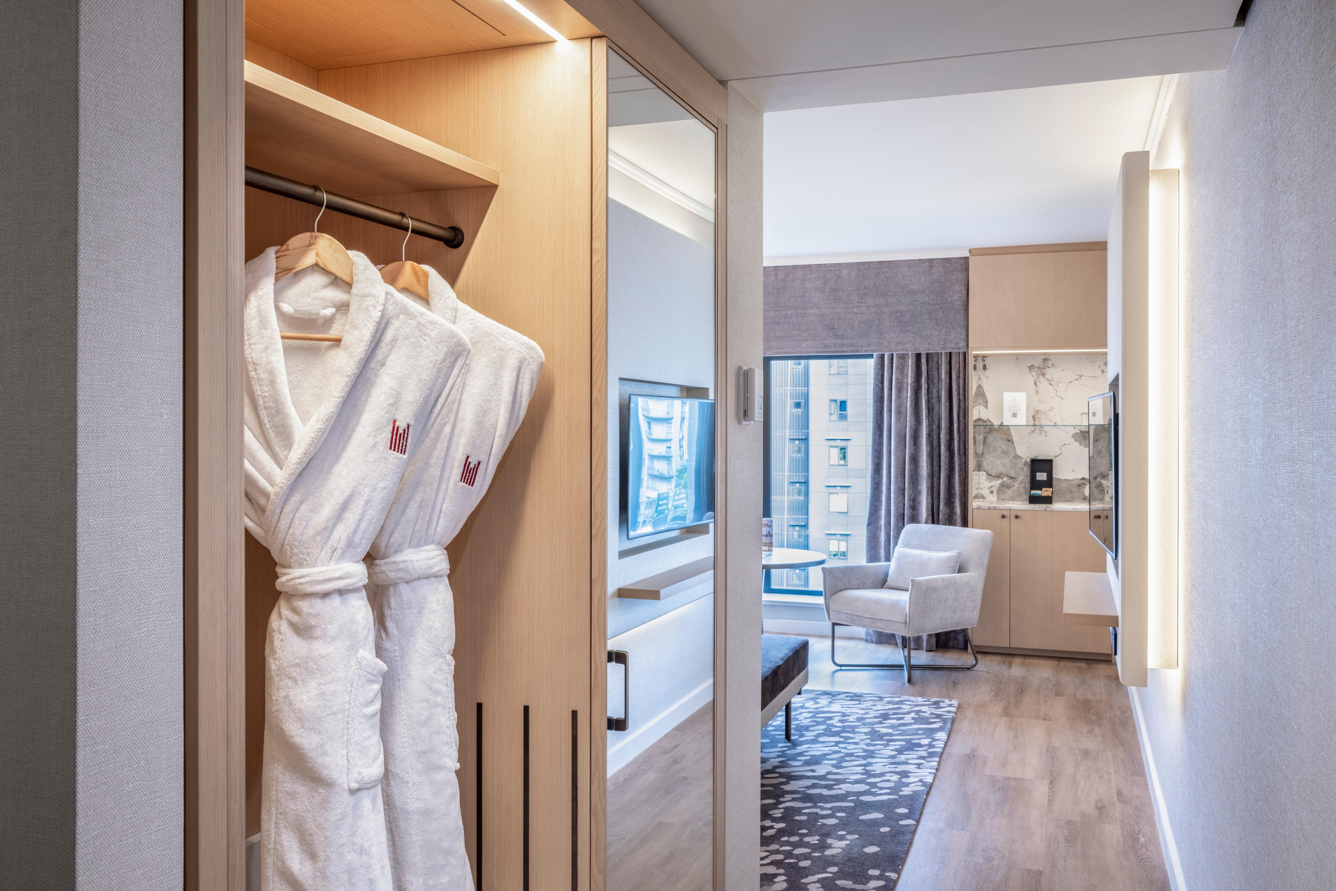 Double Club King Bed