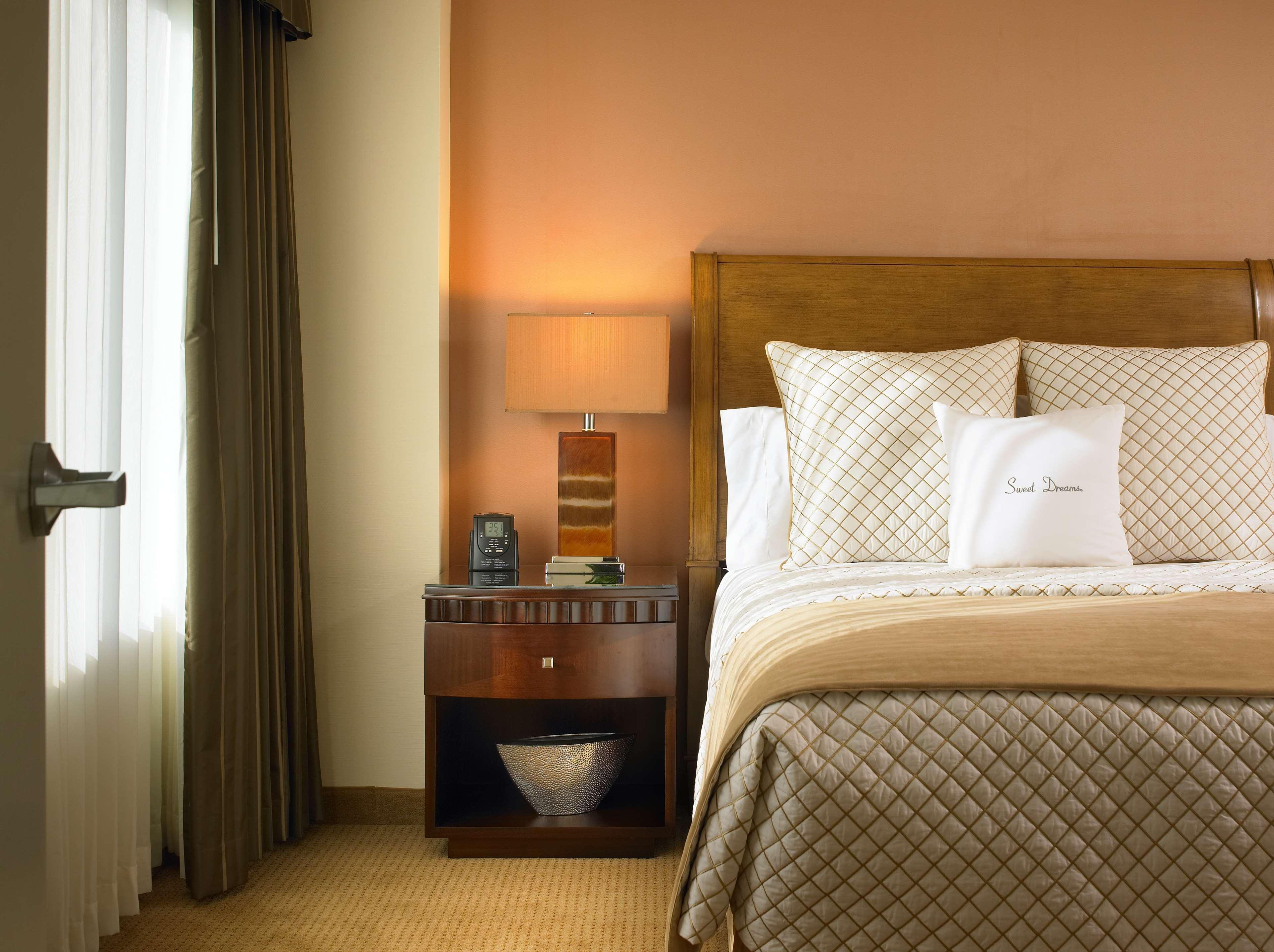 Suite Queen Size Bed