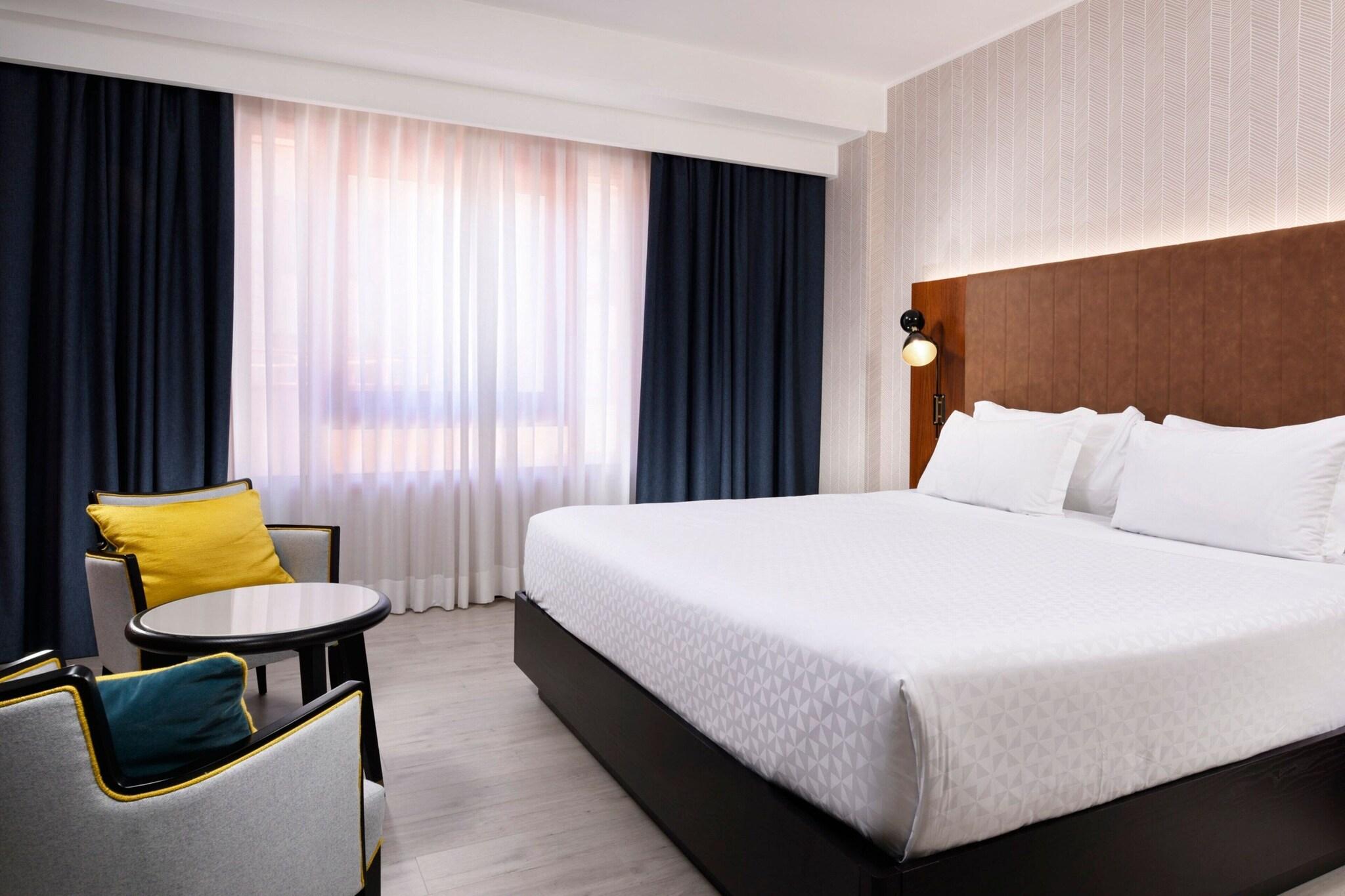 Suite King Size Bed