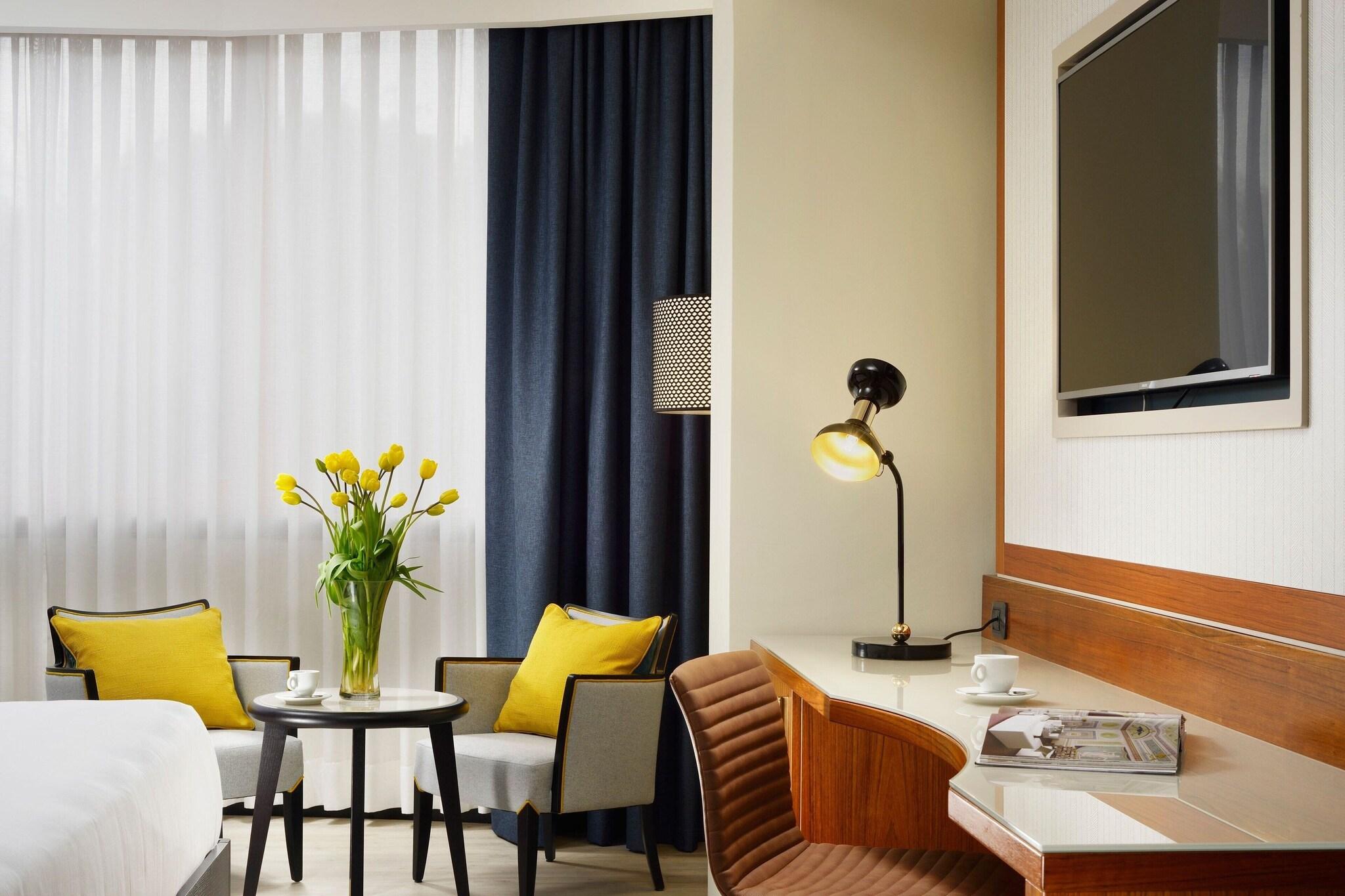 Suite Queen Size Bed