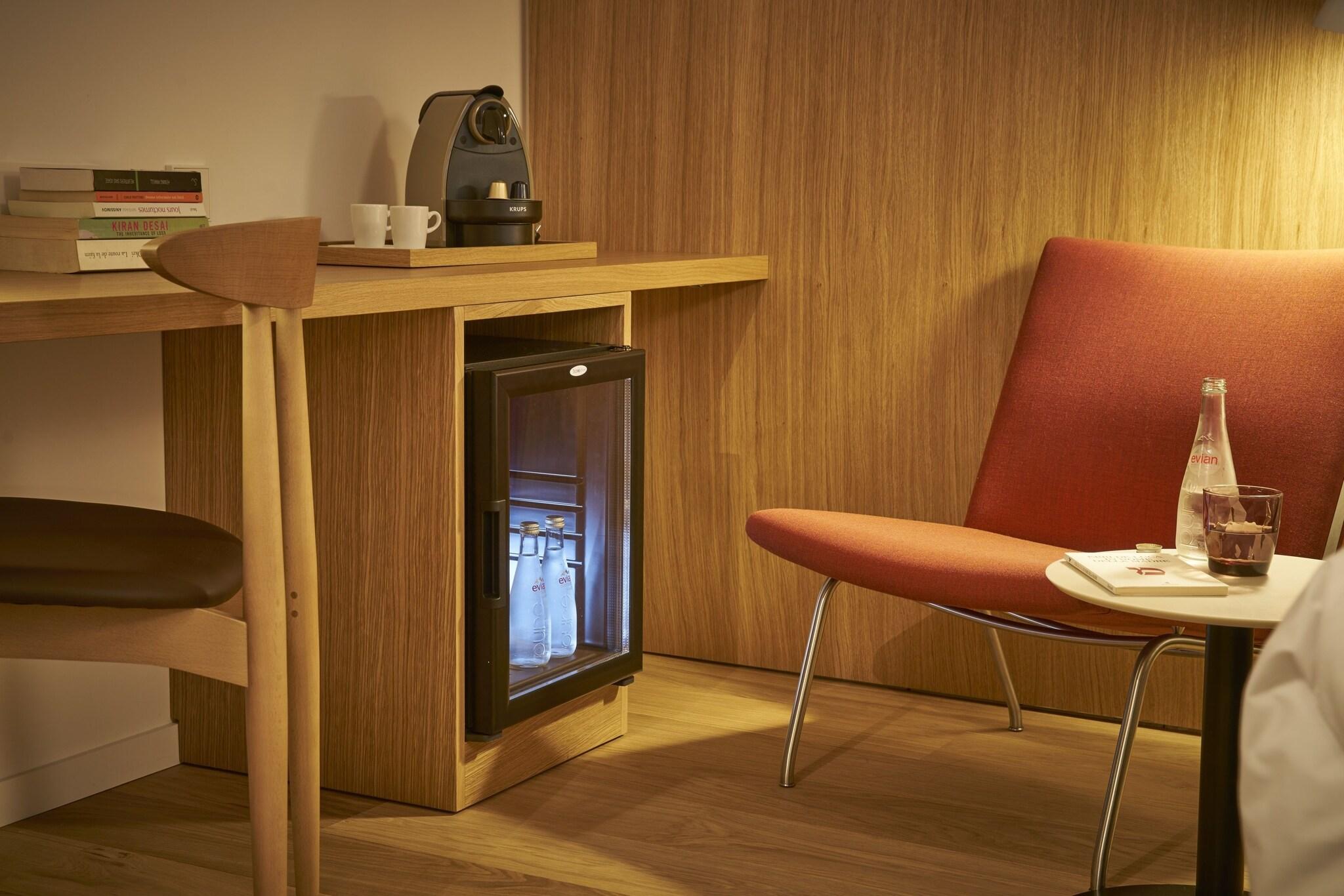 Double Executive Queen Bed