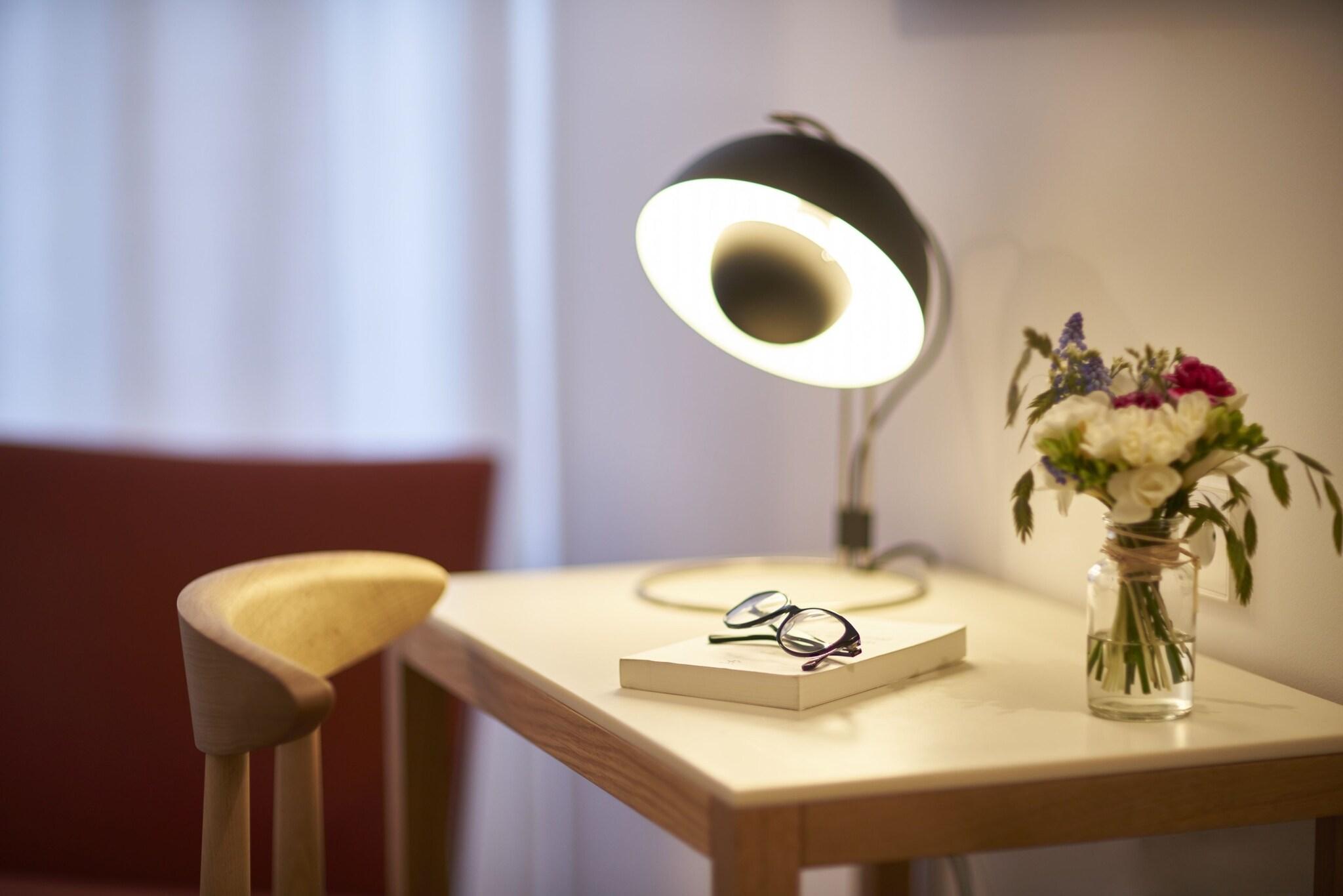 Double Executive Queen Bed