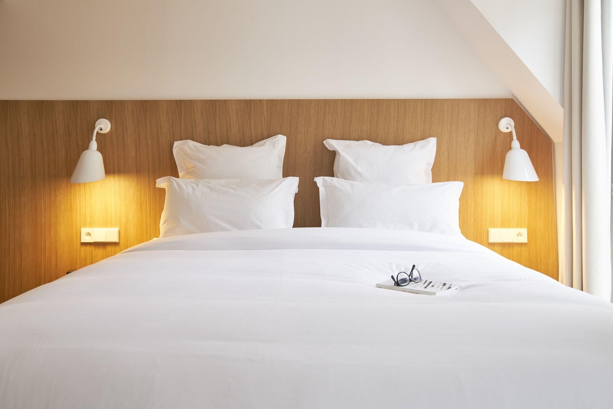 Double Club Queen Bed