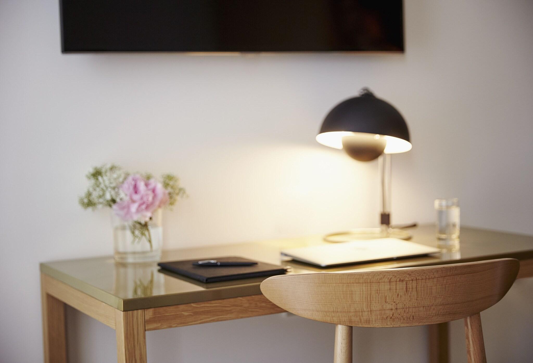 Double Club Queen Bed