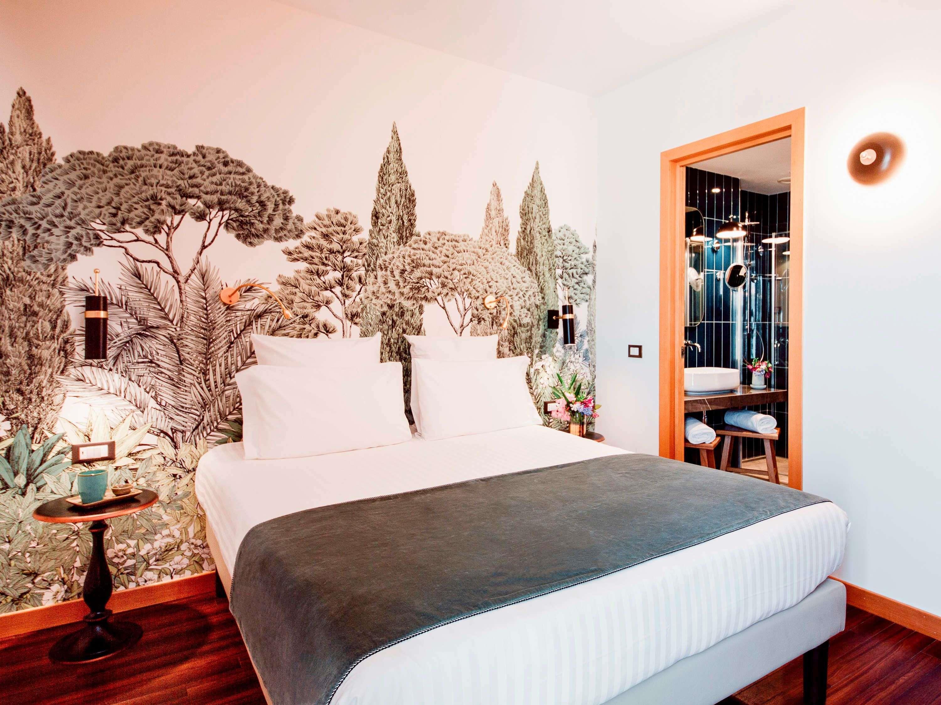 Double Classic Queen Bed