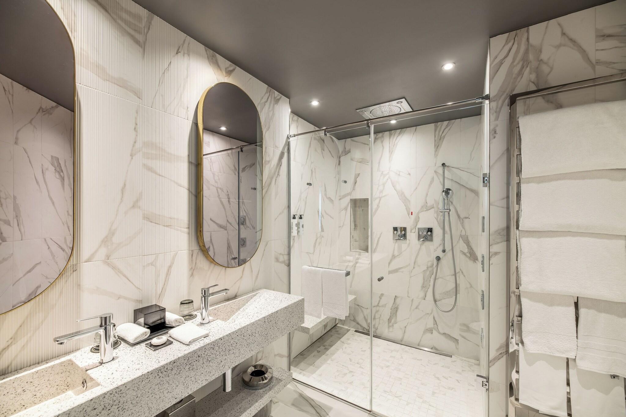 Family Room Connecting Room