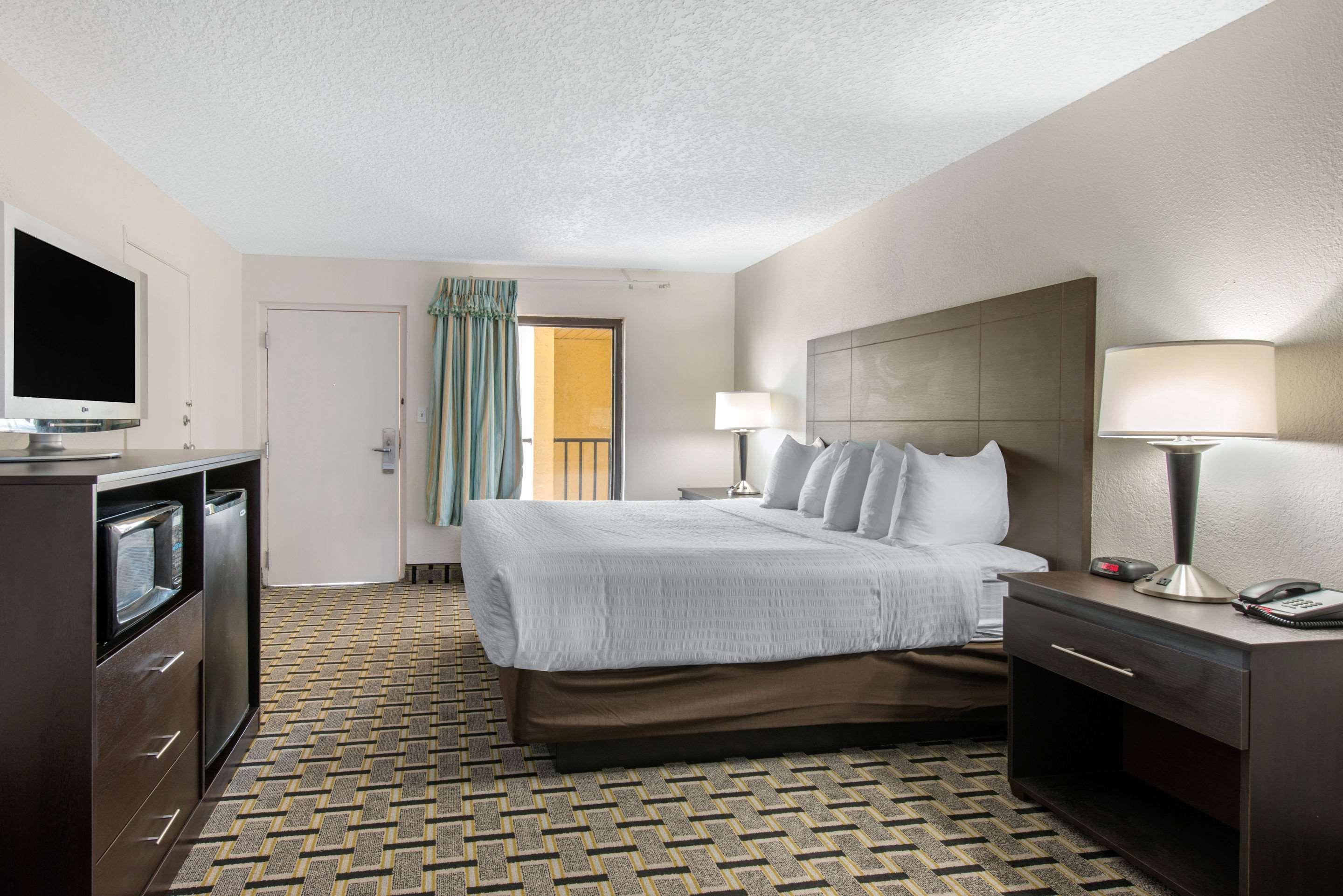 Double King Bed Non Smoking