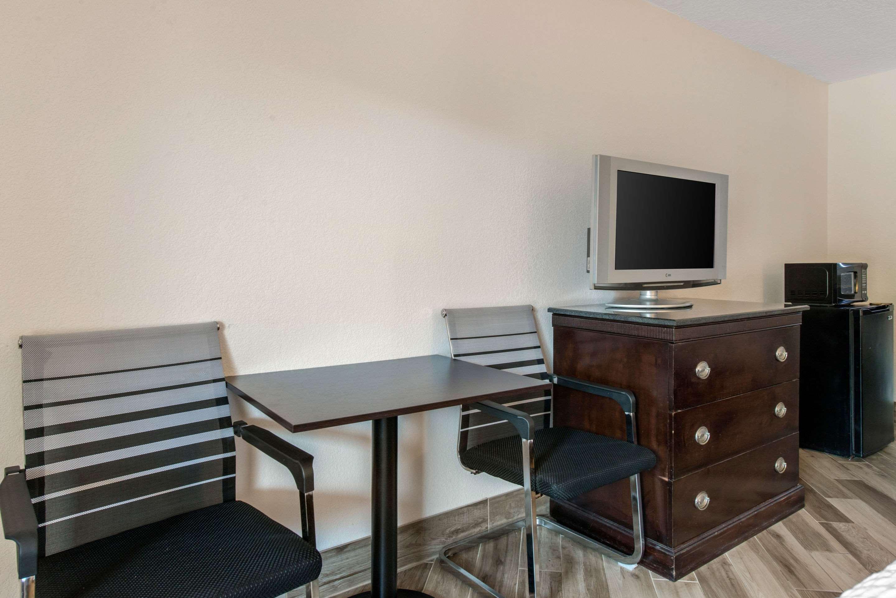 Quadruple Two Queen Beds