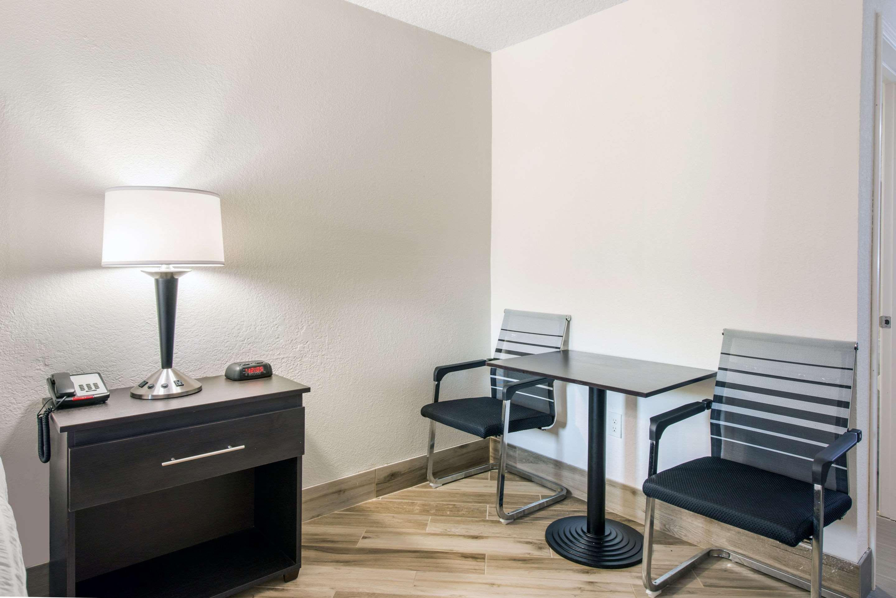 Double King Bed Non Smoking