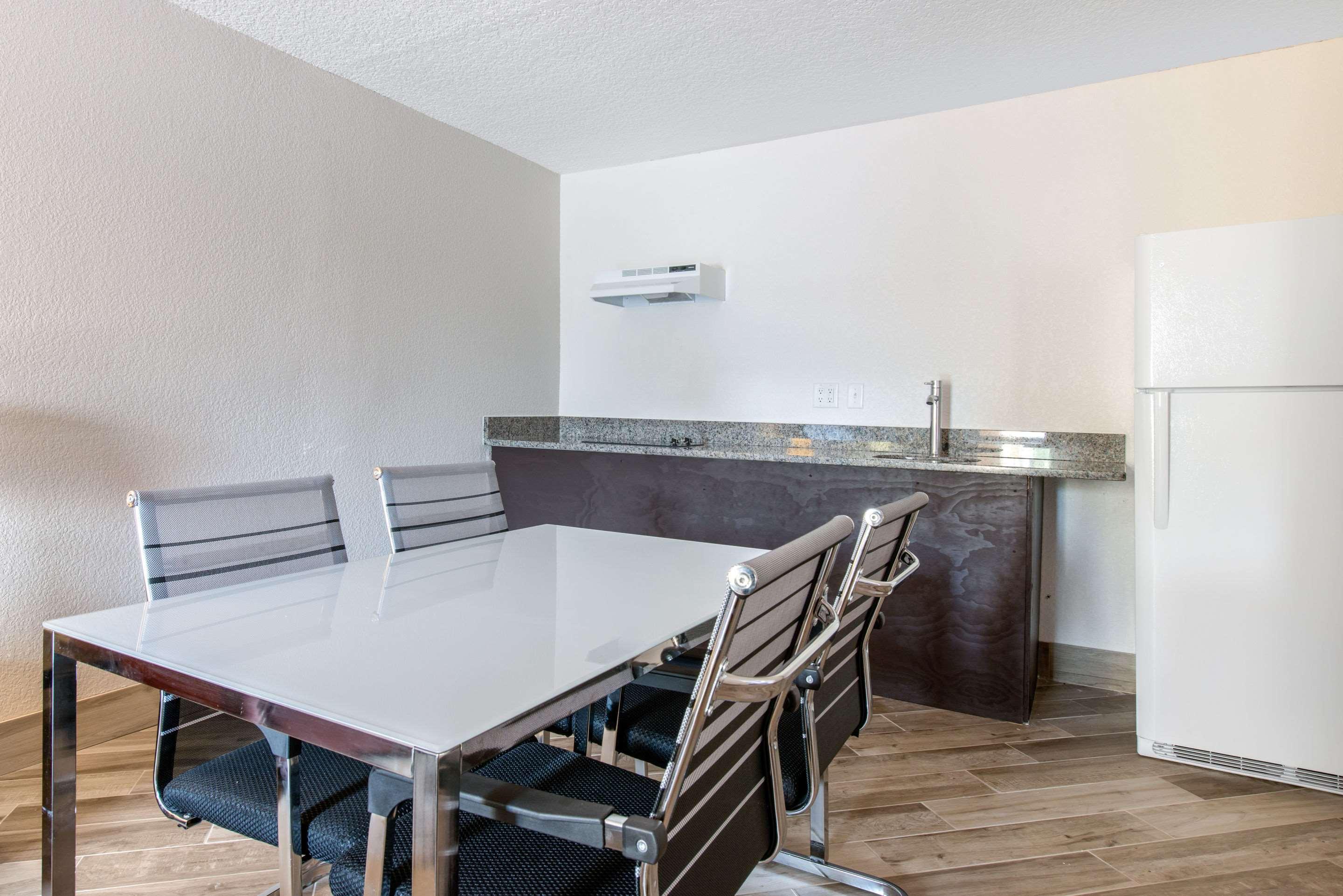 Suite Two Queen Beds