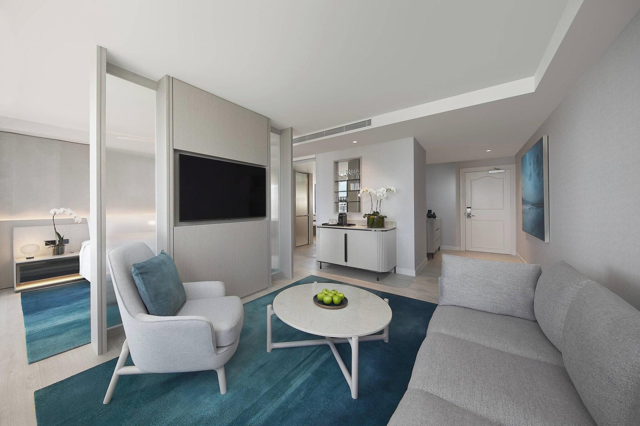 Junior Suite Ocean View King Bed