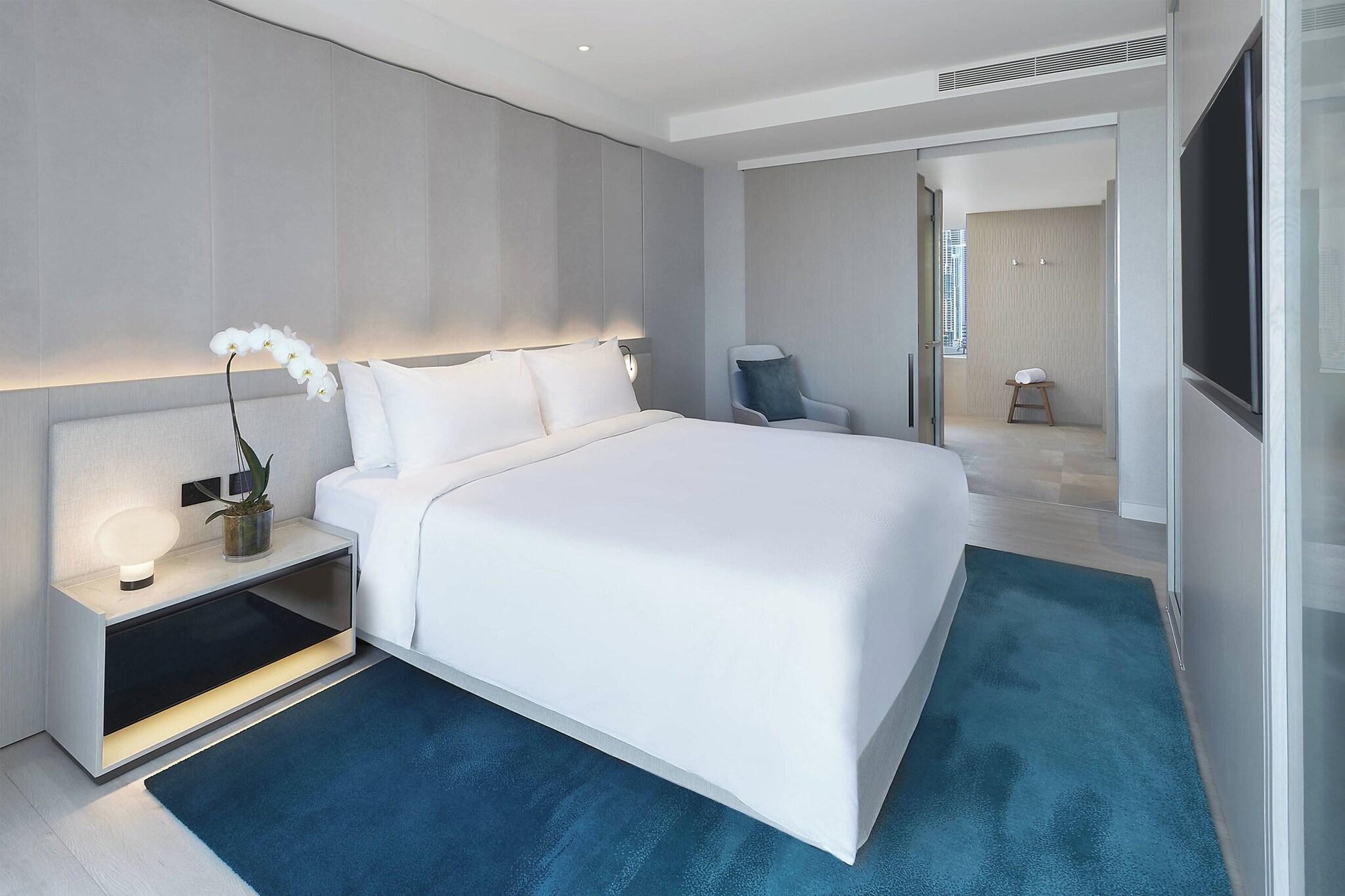 Junior Suite Ocean View King Bed