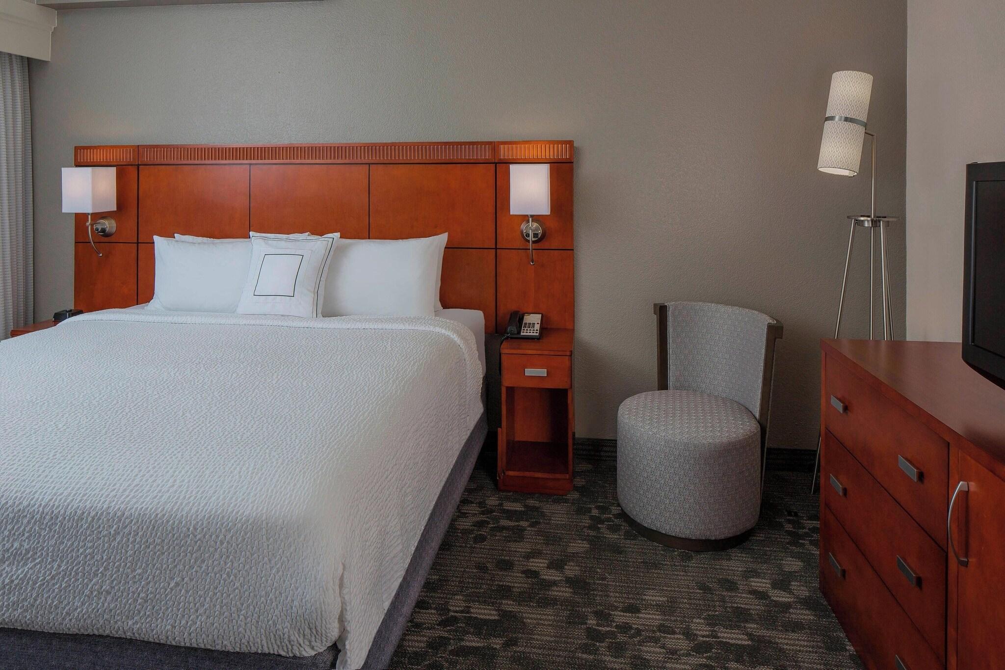 Suite Accessible King Size Bed
