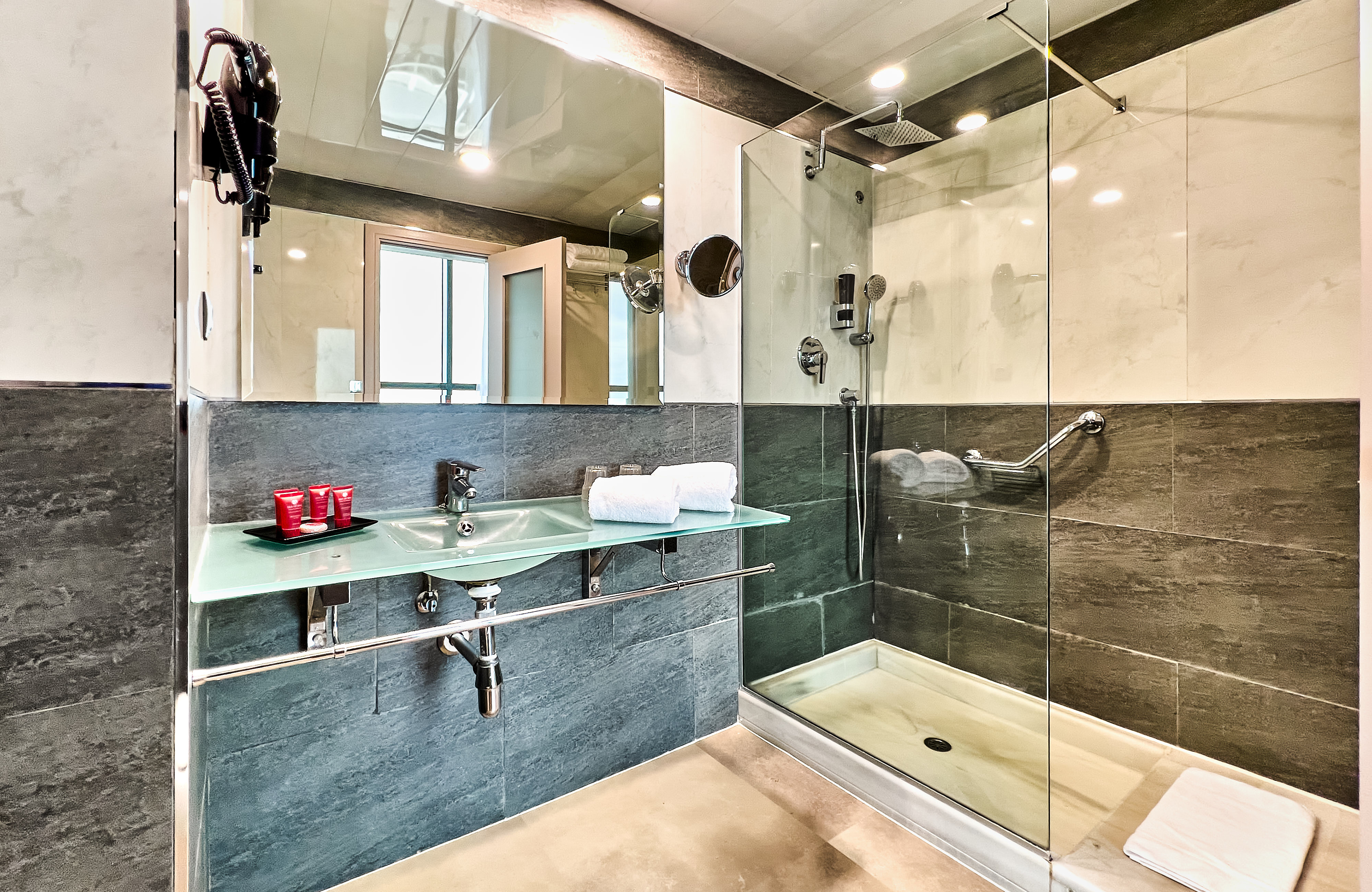 Double or Twin Deluxe Sea View