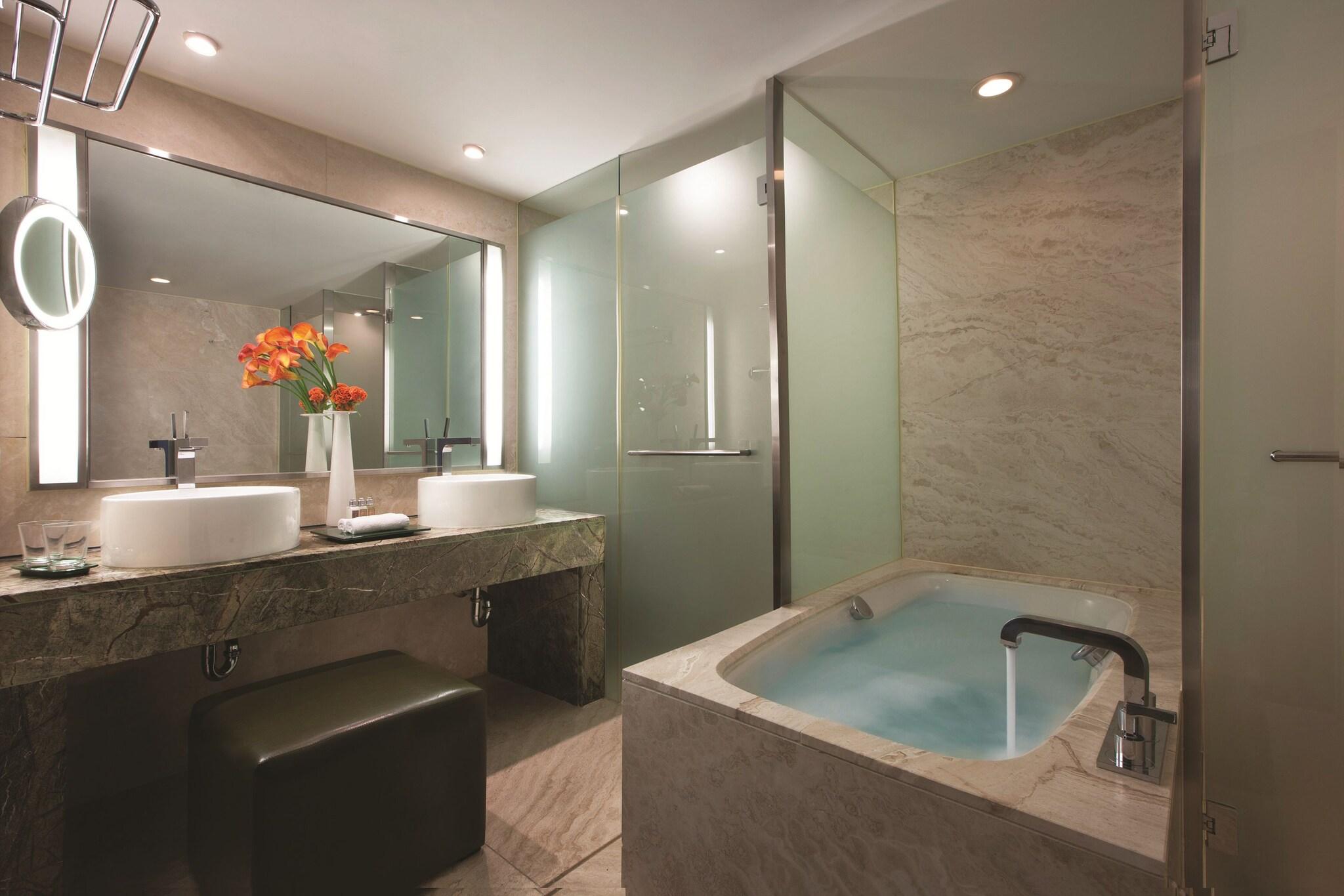 Junior Suite Accessible with Views