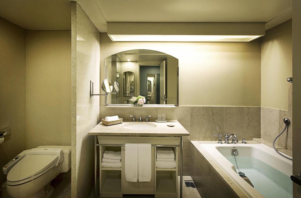 Twin Deluxe Mountain View