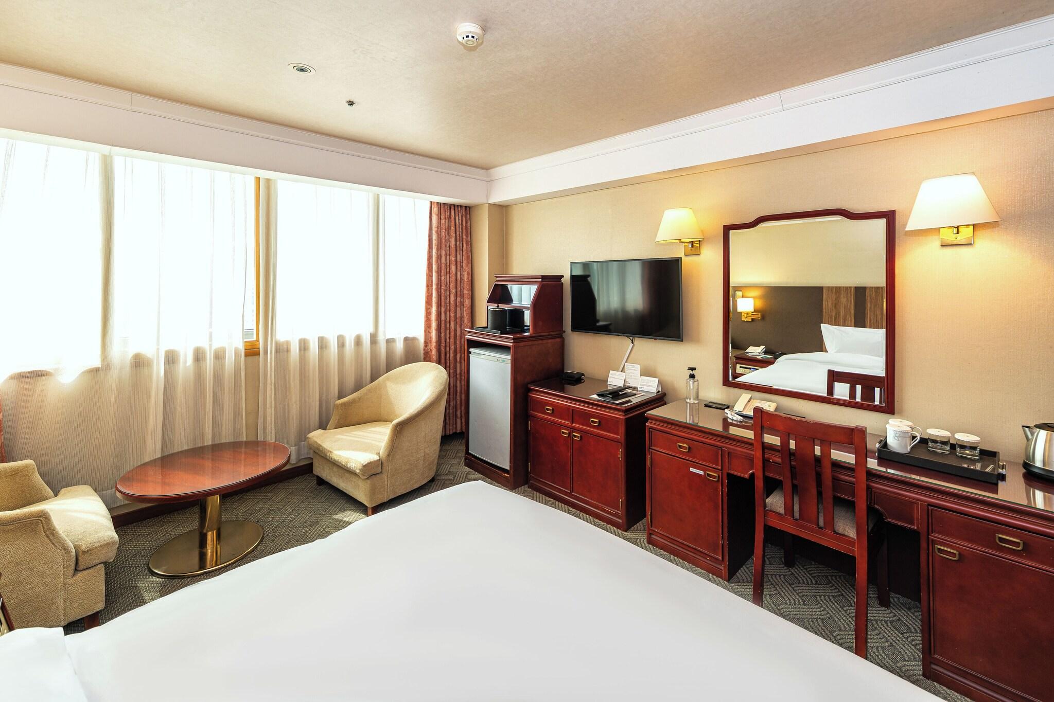 Double Queen Size Bed