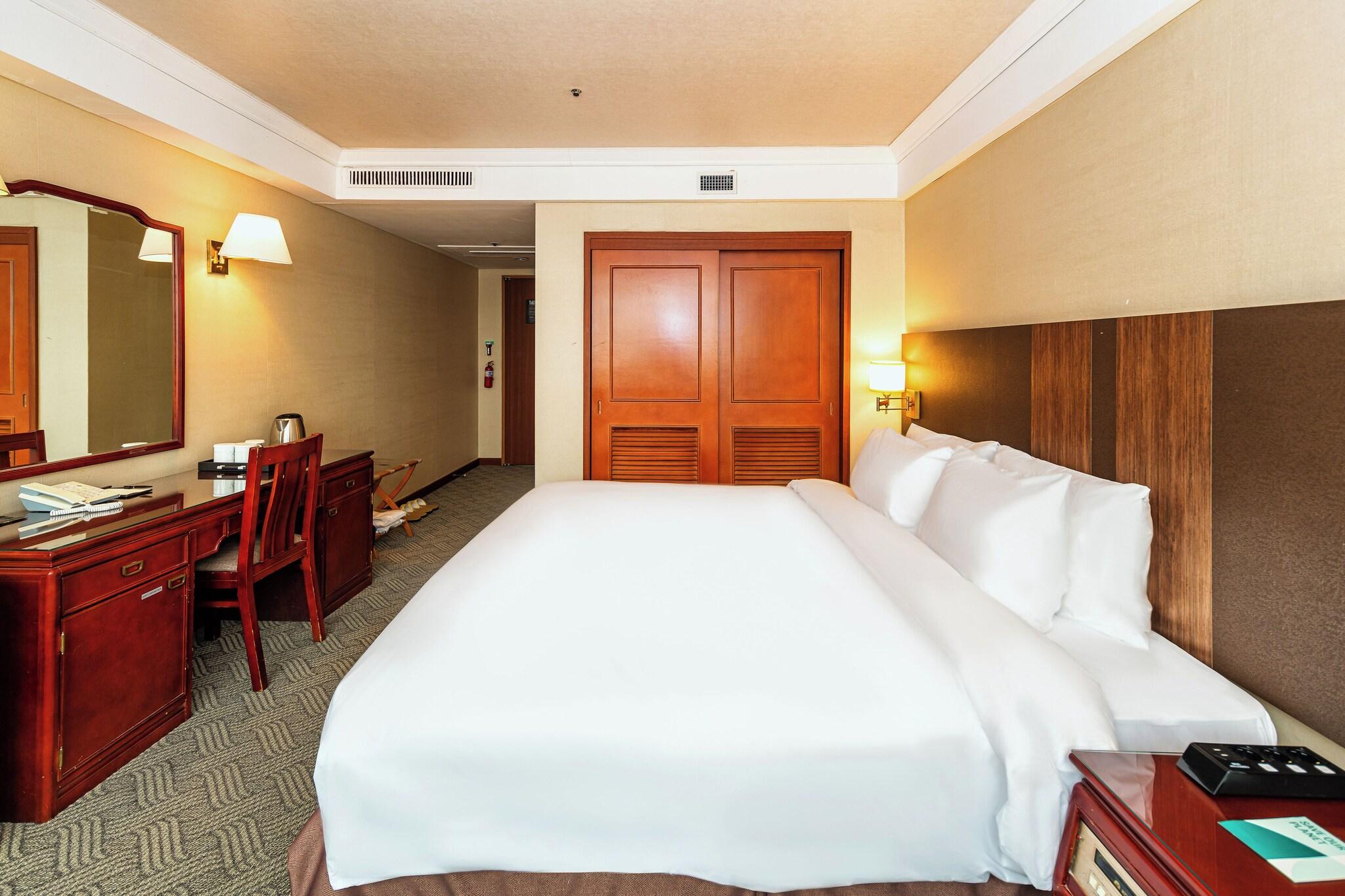 Double Queen Size Bed