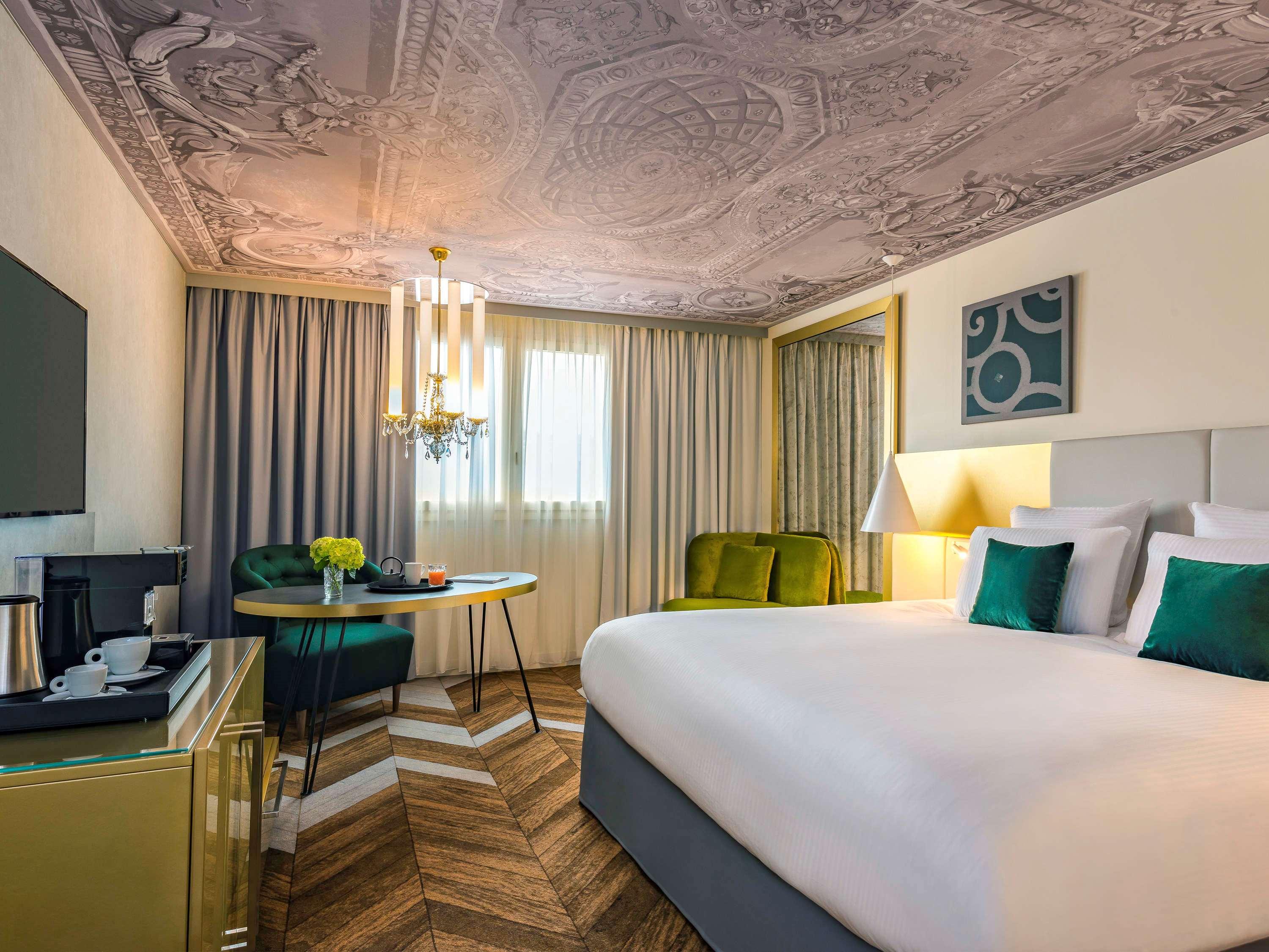 Double Deluxe King Bed