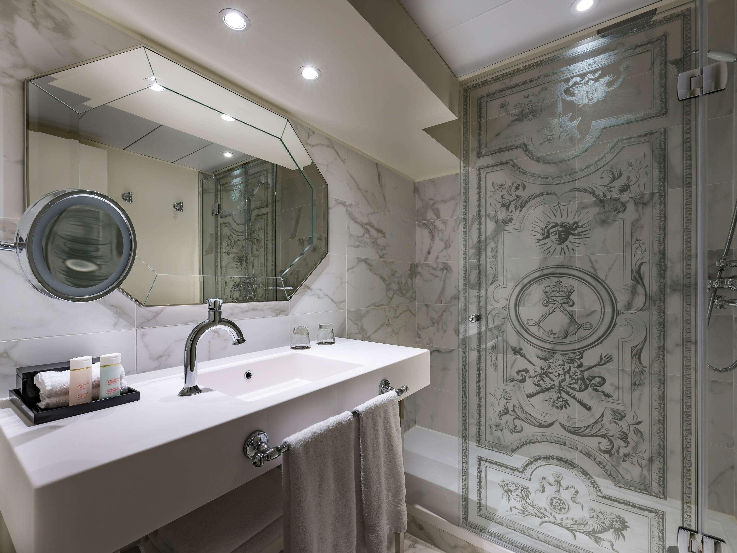 Double Deluxe King Bed