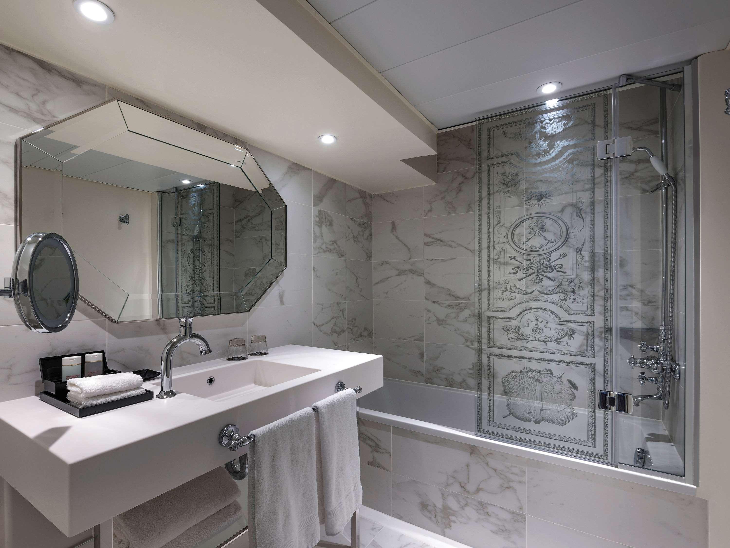 Junior Suite King Size Bed