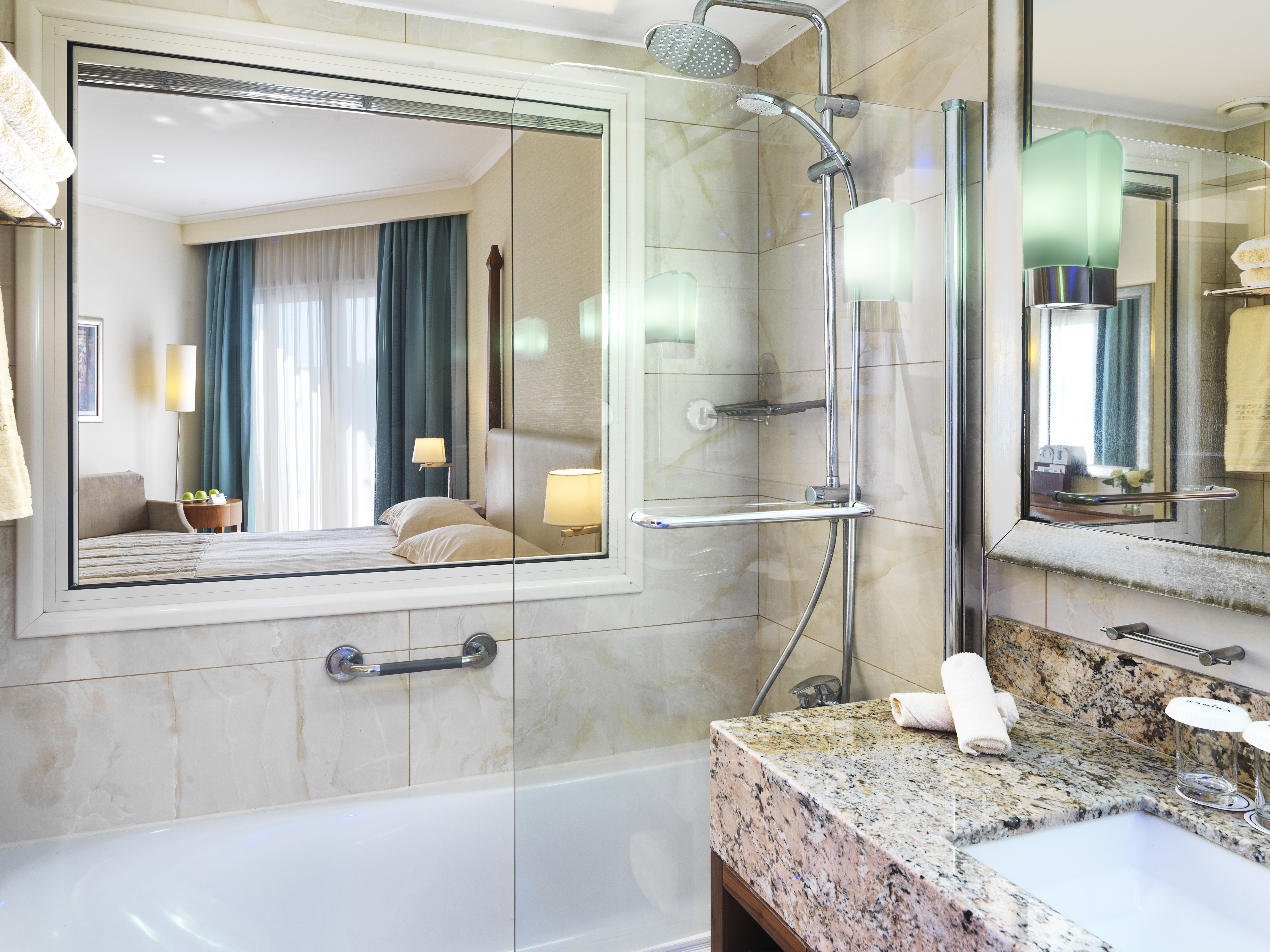 Double or Twin Deluxe Side Sea View