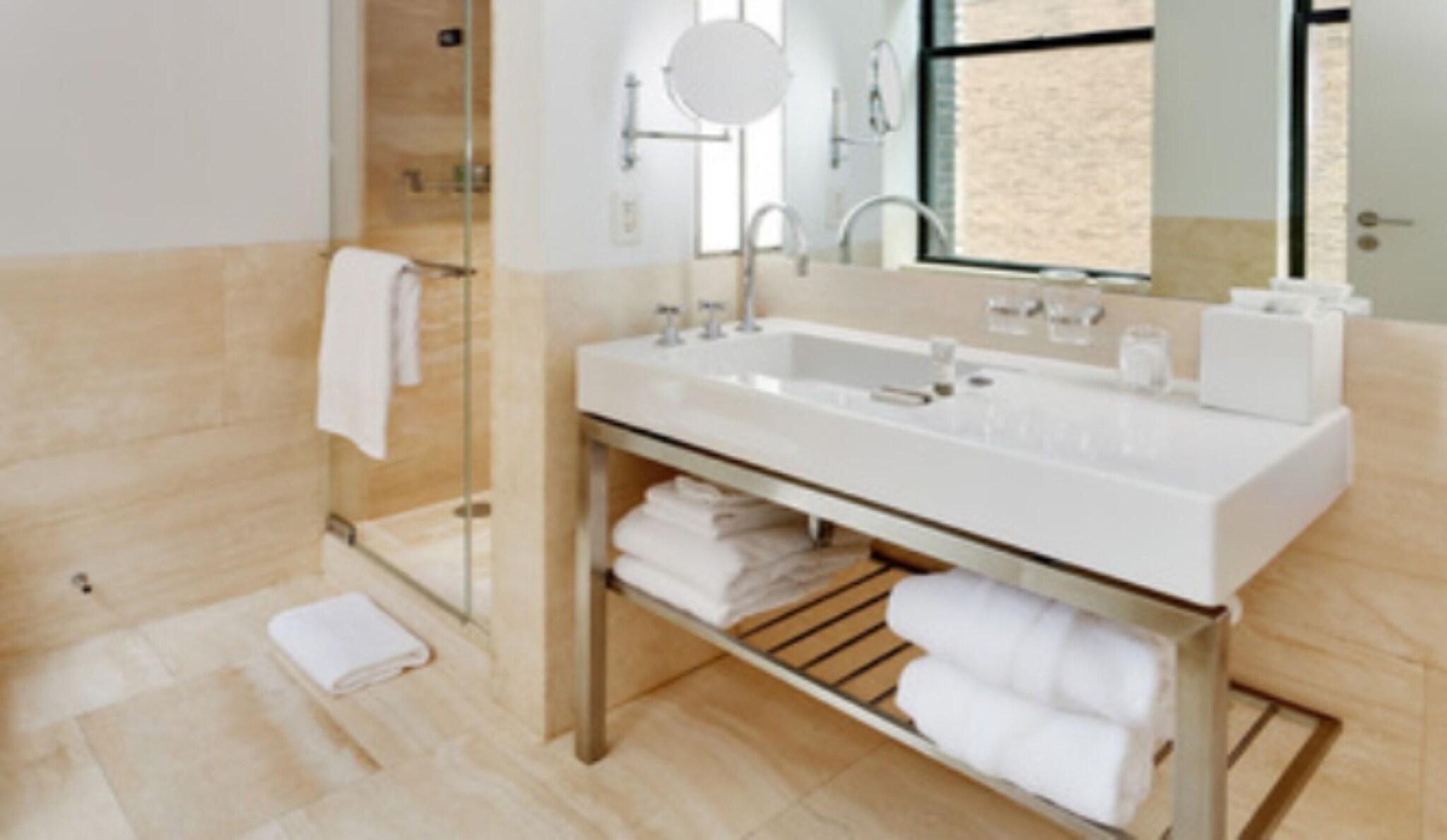 Double Superior Queen Bed