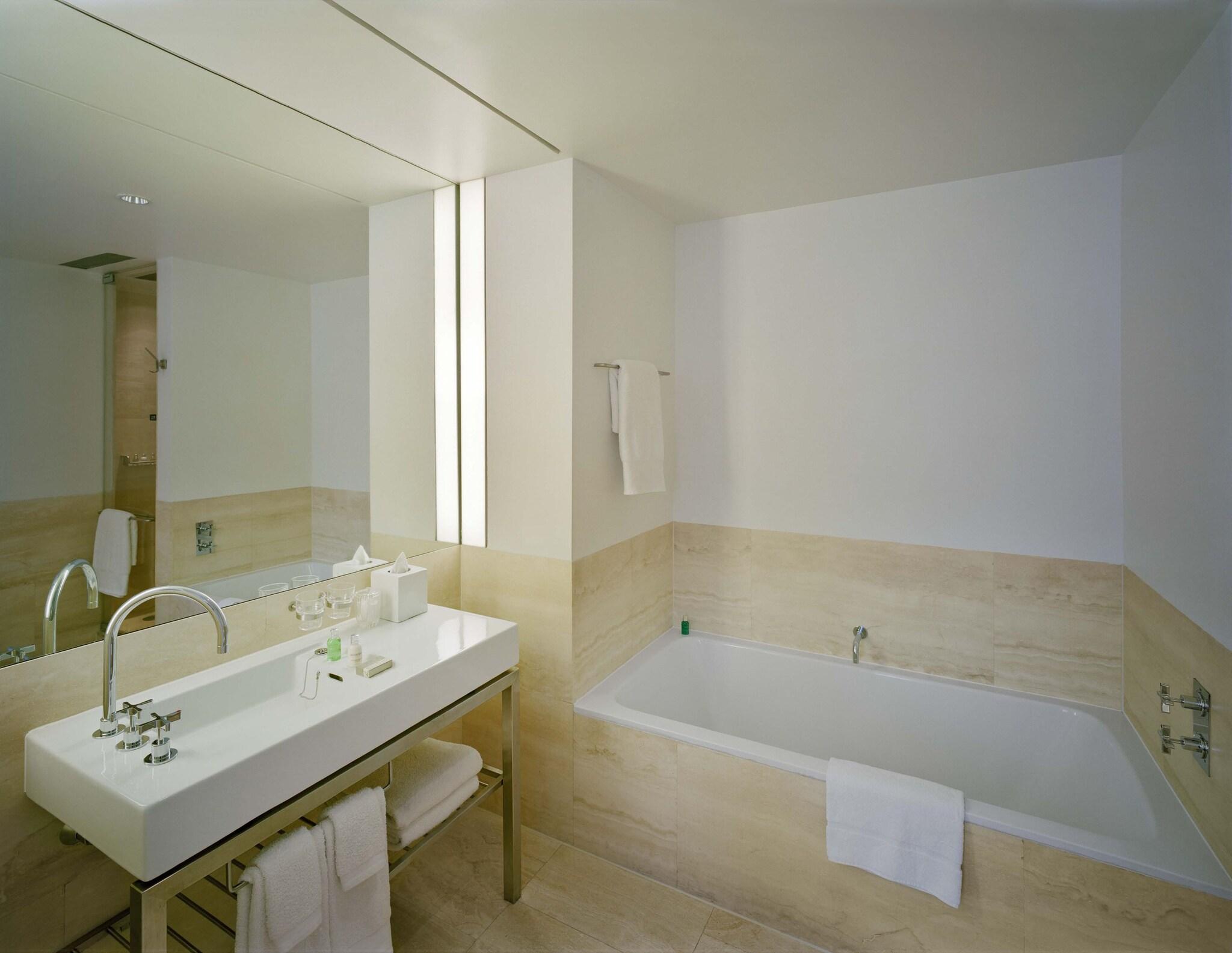 Junior Suite King Size Bed