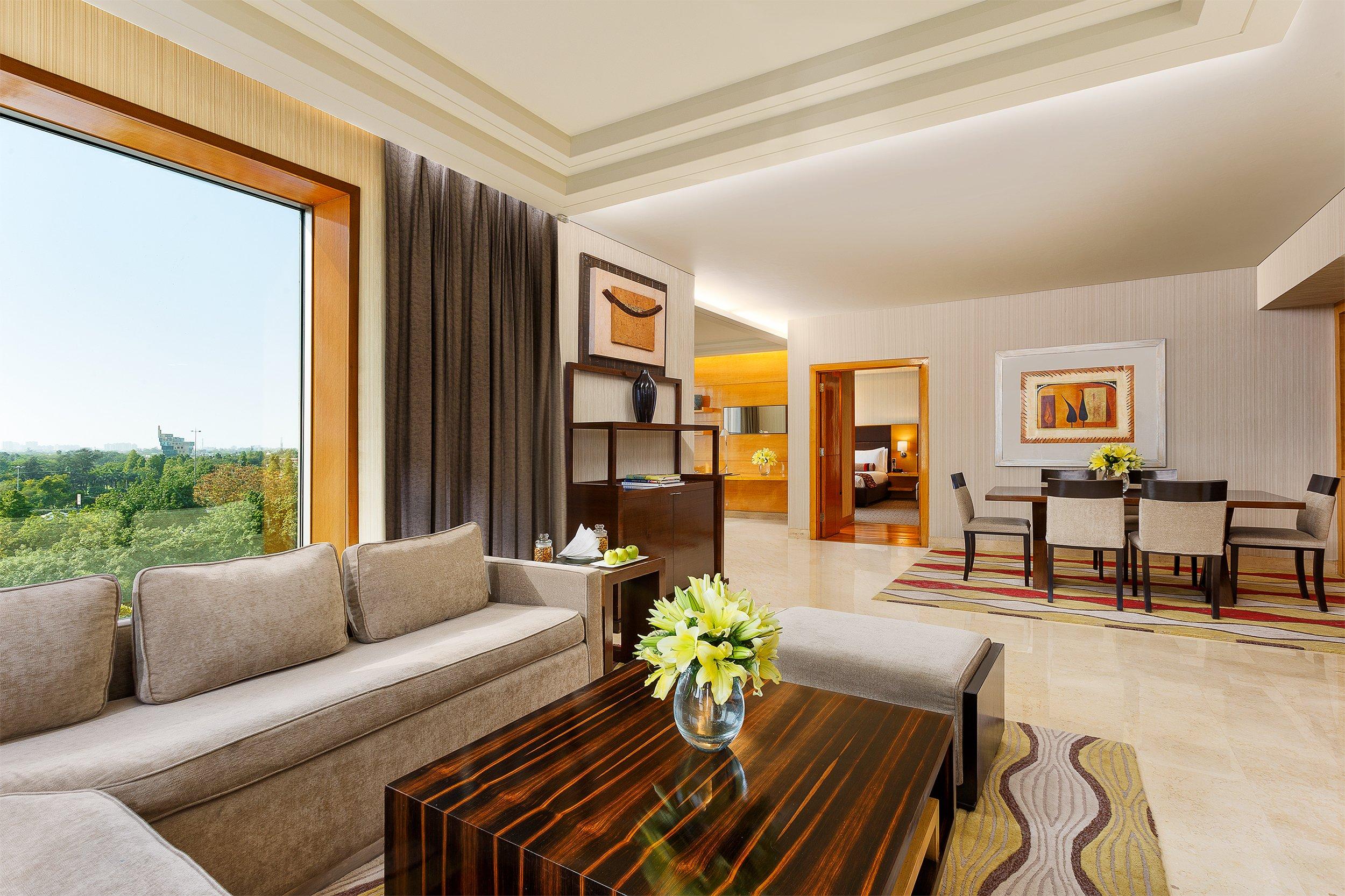 Suite Pool View King Bed