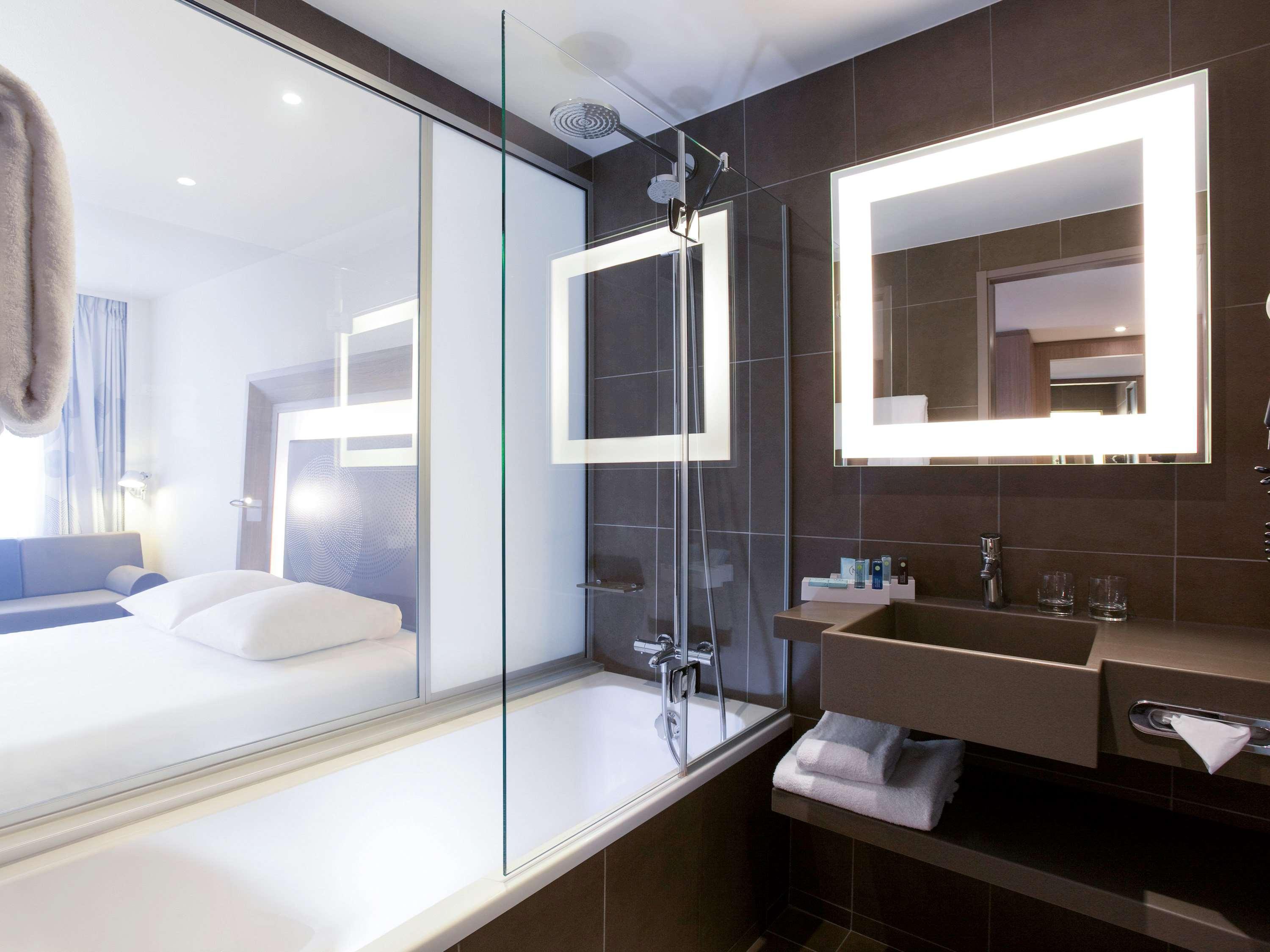 Double Executive Queen Bed