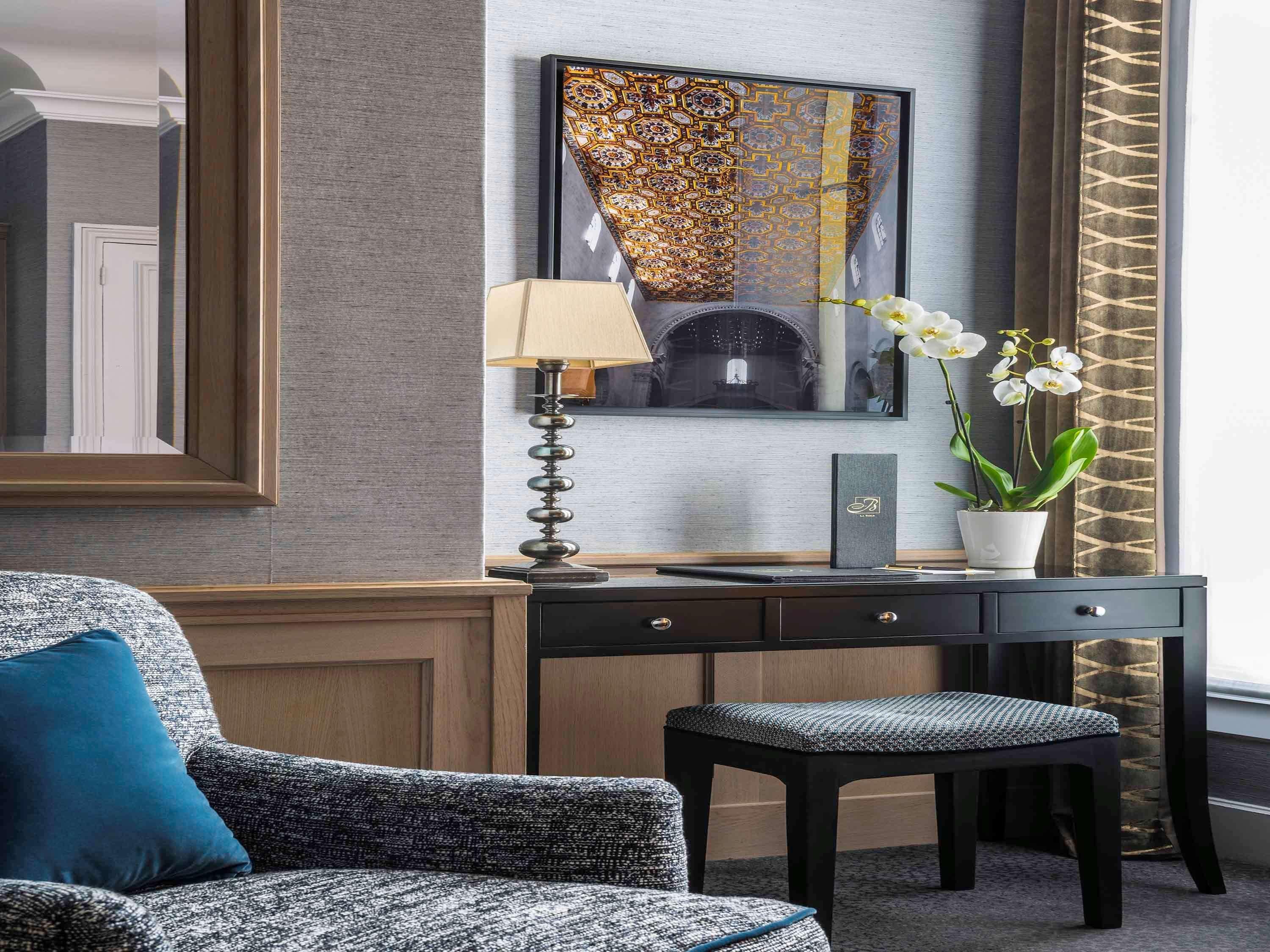 Double Classic Queen Bed