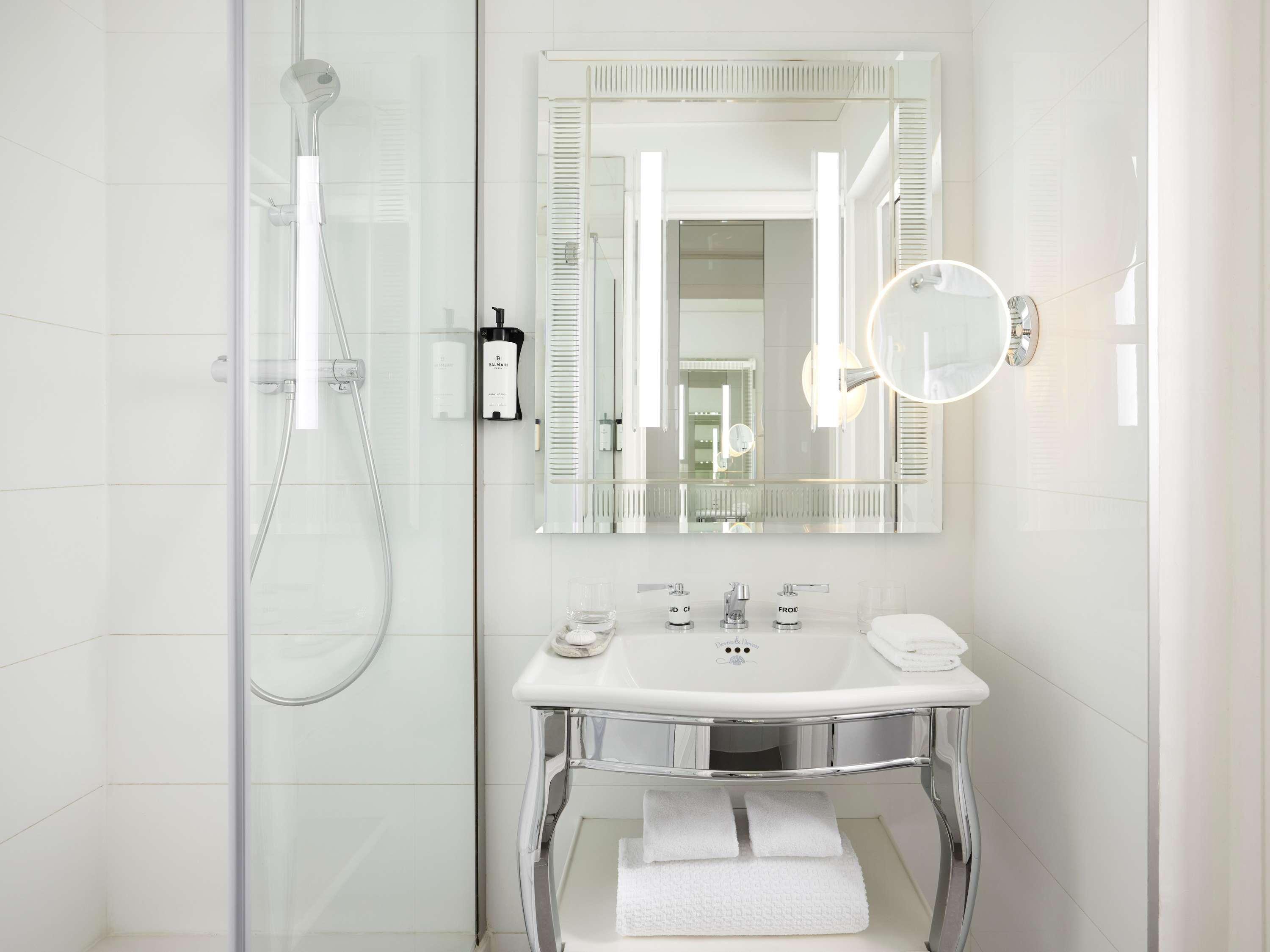 Double Classic Queen Bed