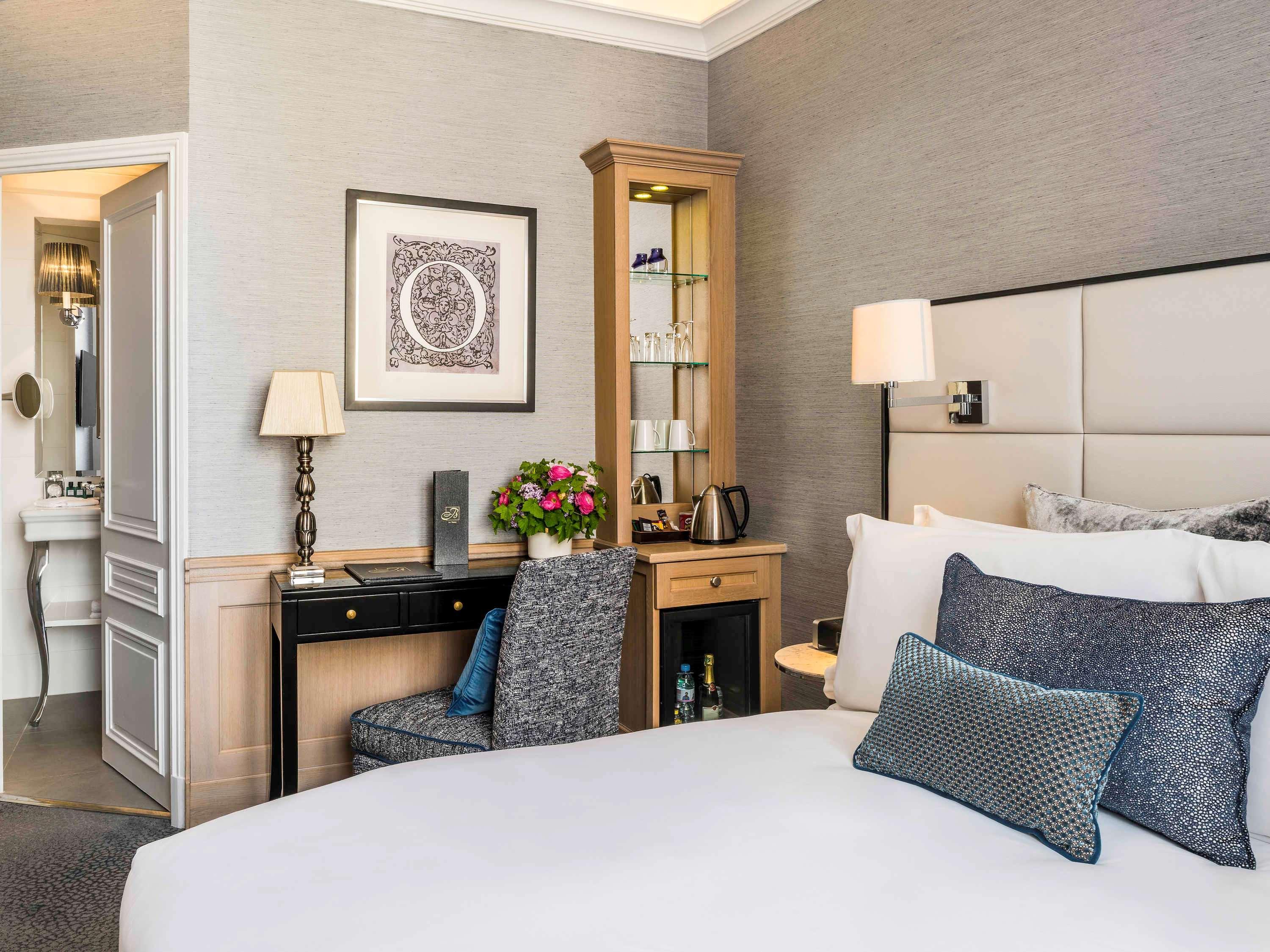 Double Classic Queen Bed