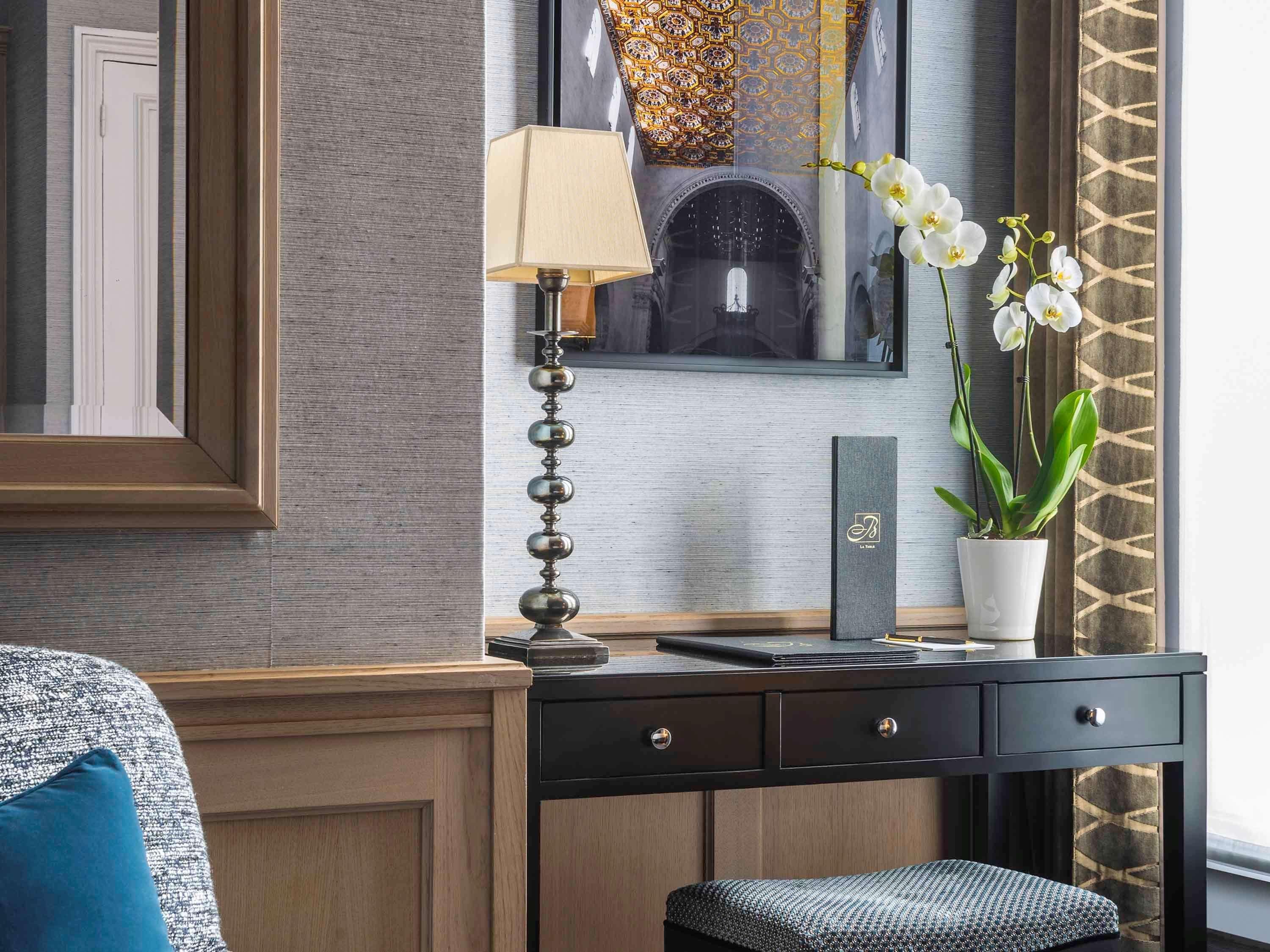 Double Classic Queen Bed